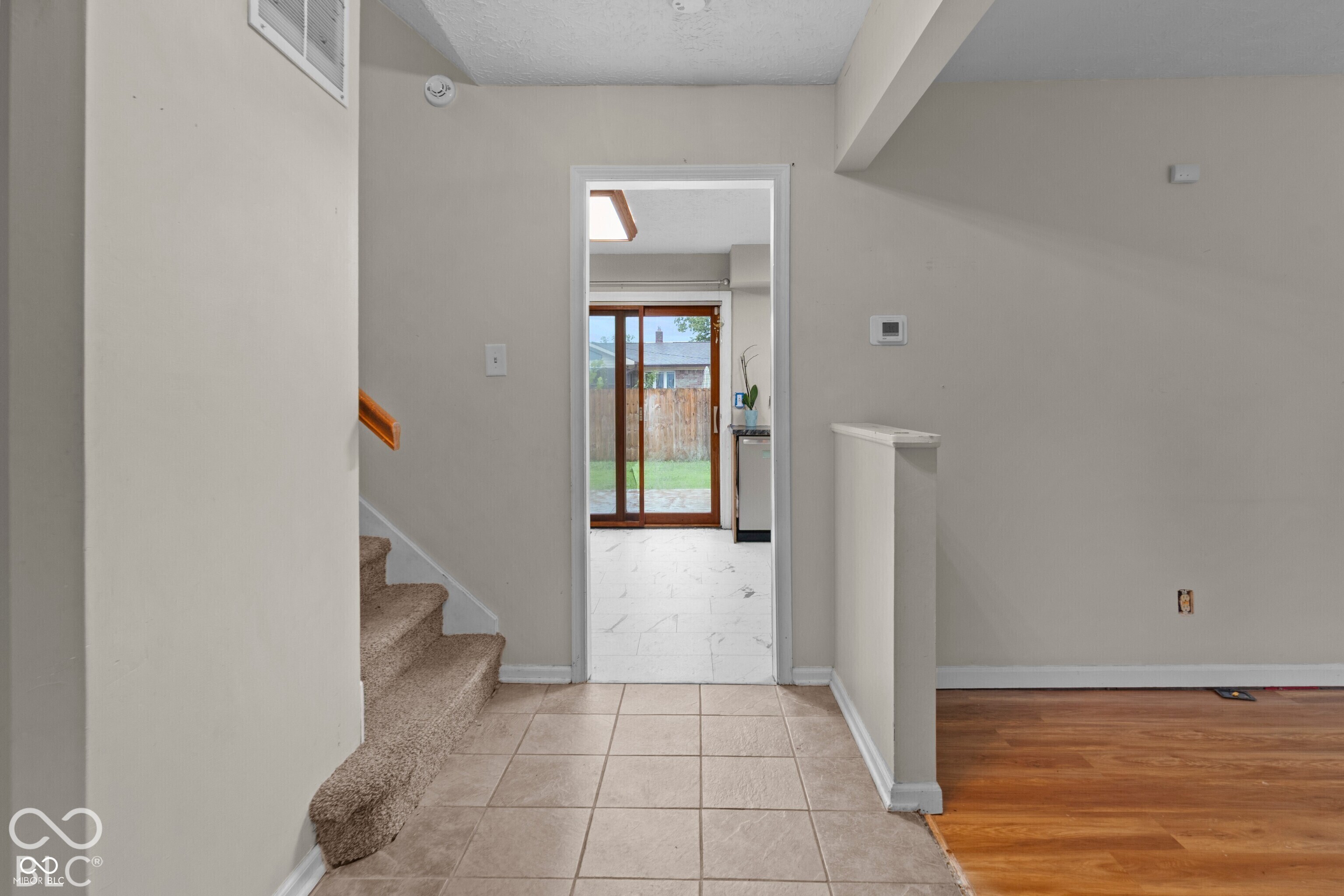 621 Pioneer Drive, Indianapolis, IN, 46217 photo 4 of 28