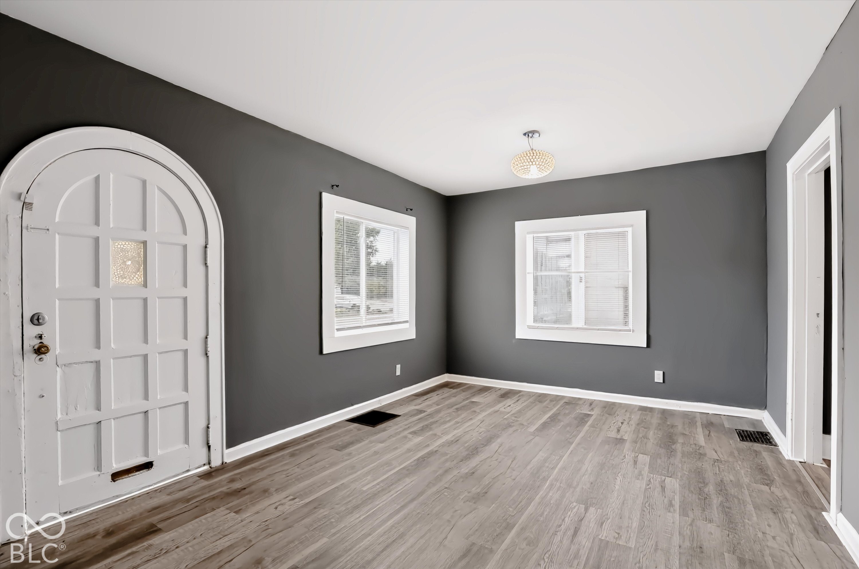 3934 E 10th Street, Indianapolis, IN, 46201 photo 4 of 27