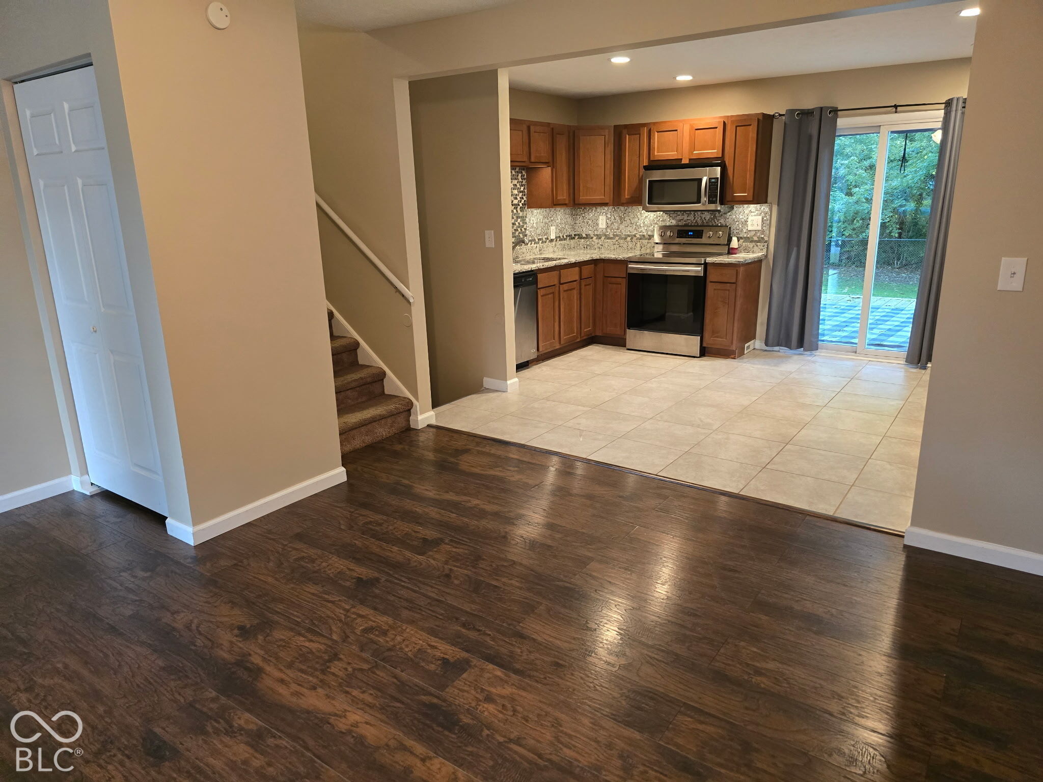 969 Stonegate, Greenwood, IN, 46142 photo 4 of 20