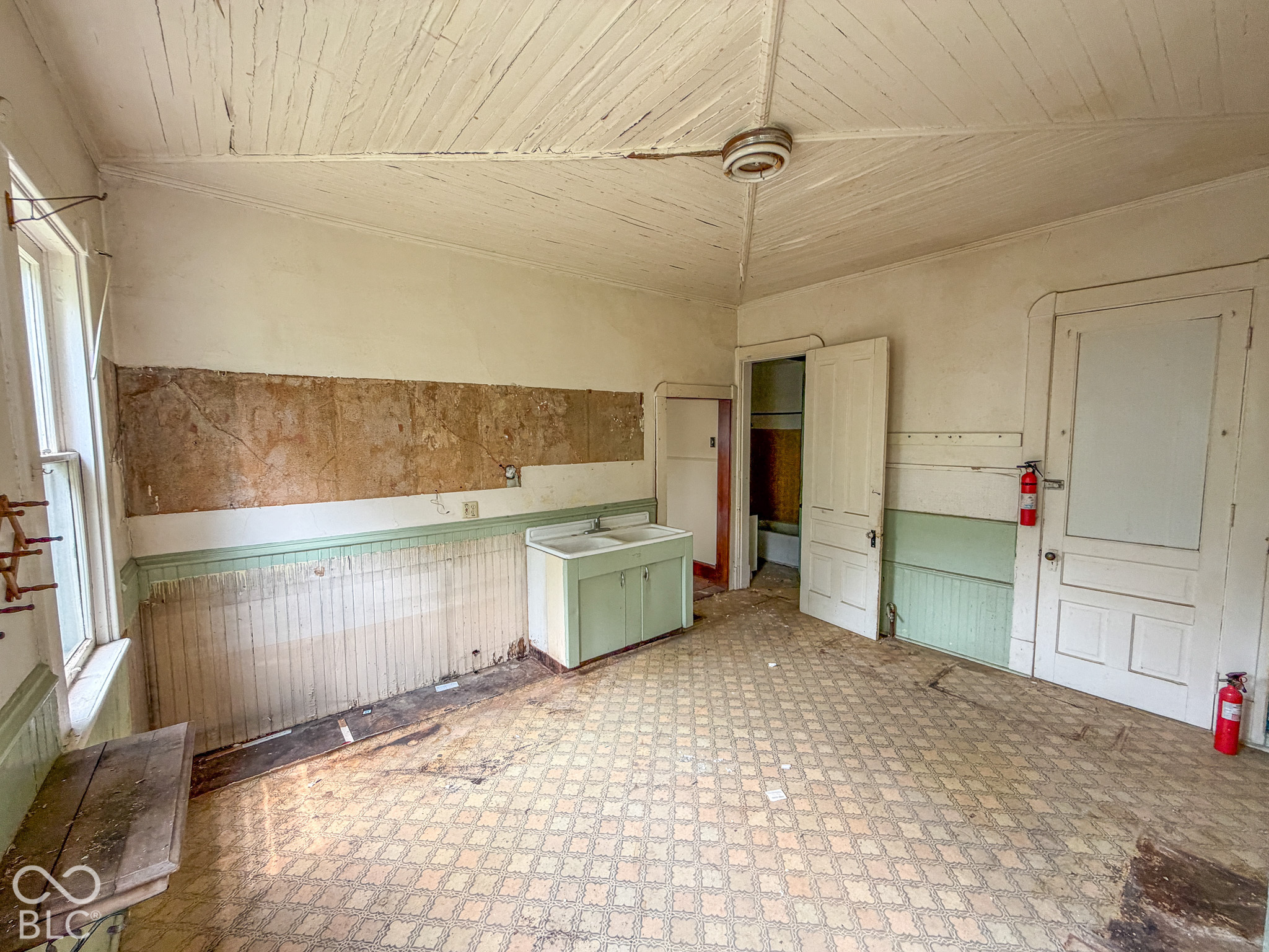 307 Burgess Avenue, Indianapolis, IN, 46219 photo 4 of 40