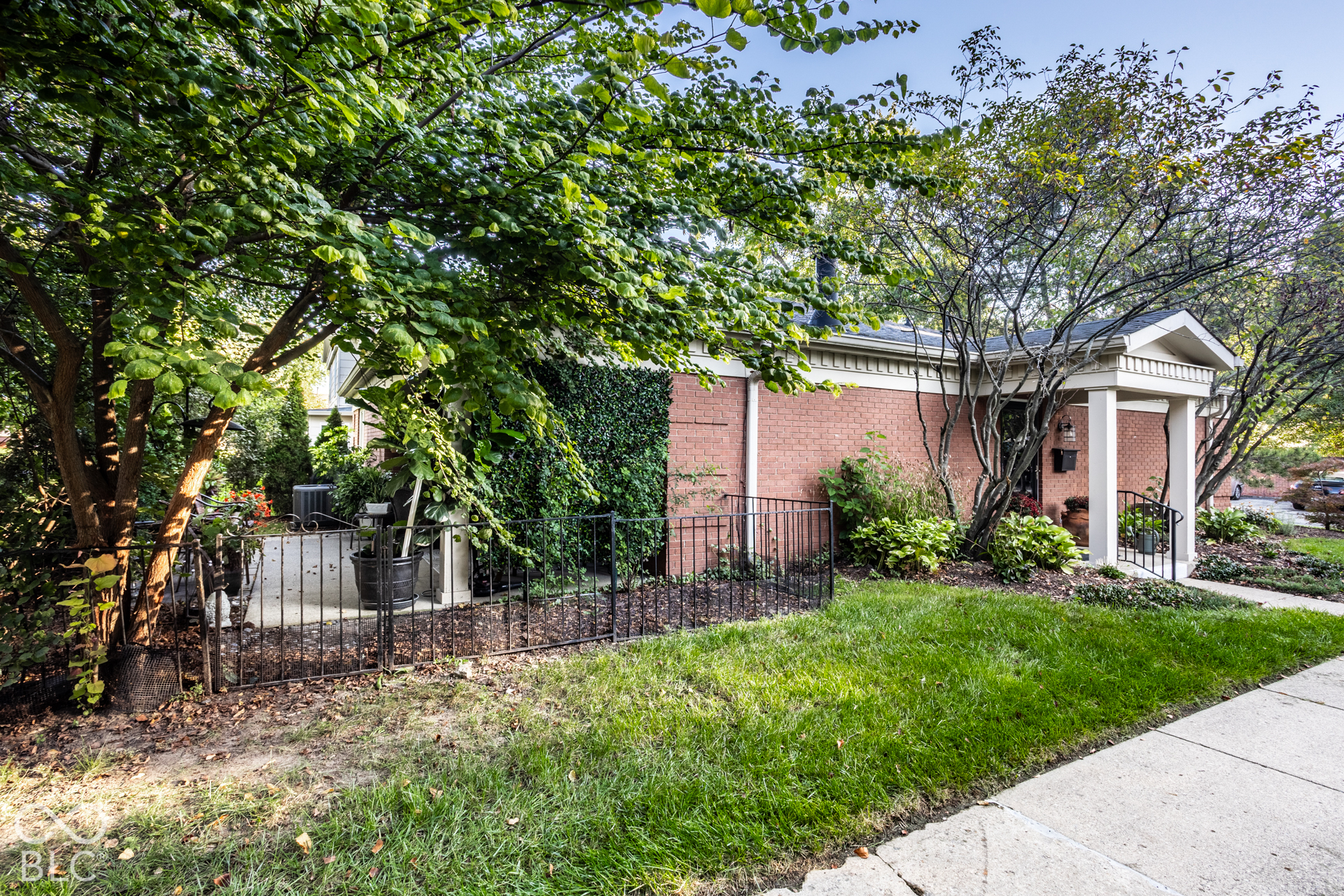 7346 King George Drive, Indianapolis, IN, 46260 photo 4 of 34