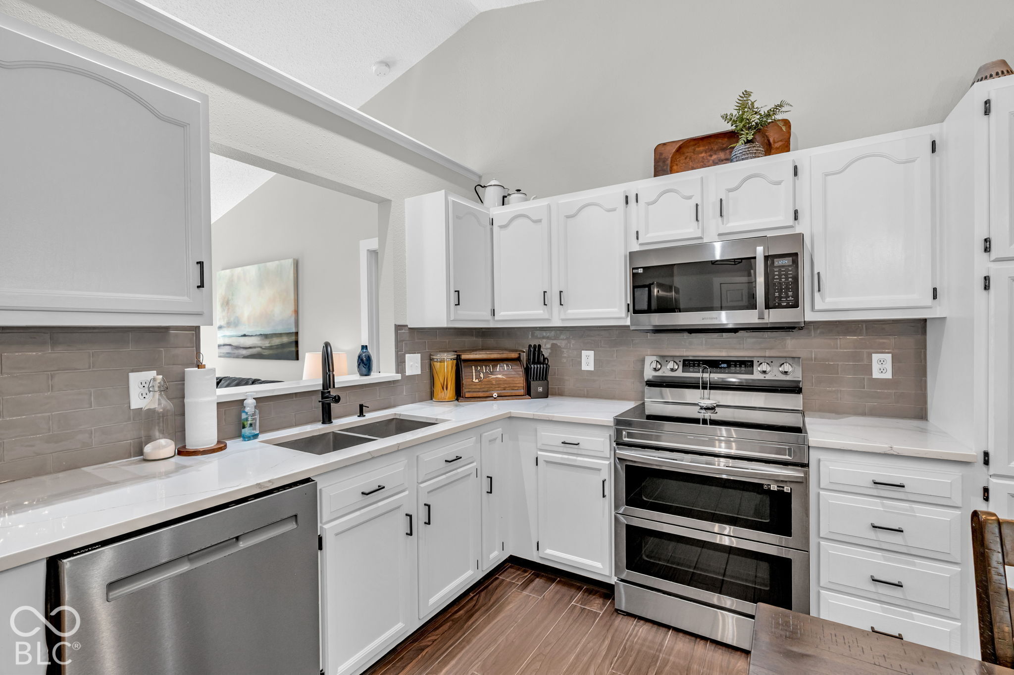 10801 Ravelle Road, Indianapolis, IN, 46234 photo 4 of 33