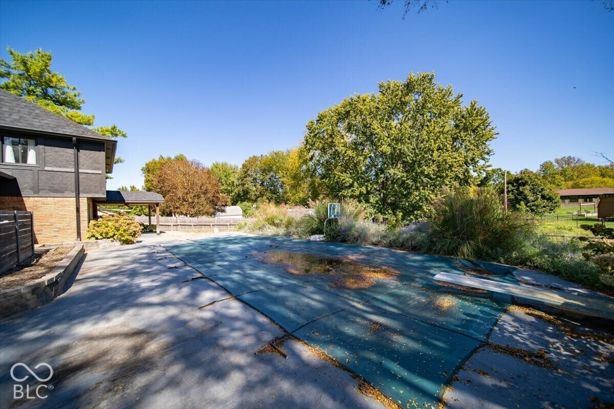 601 Ridge Road, Greenwood, IN, 46142 photo 4 of 36