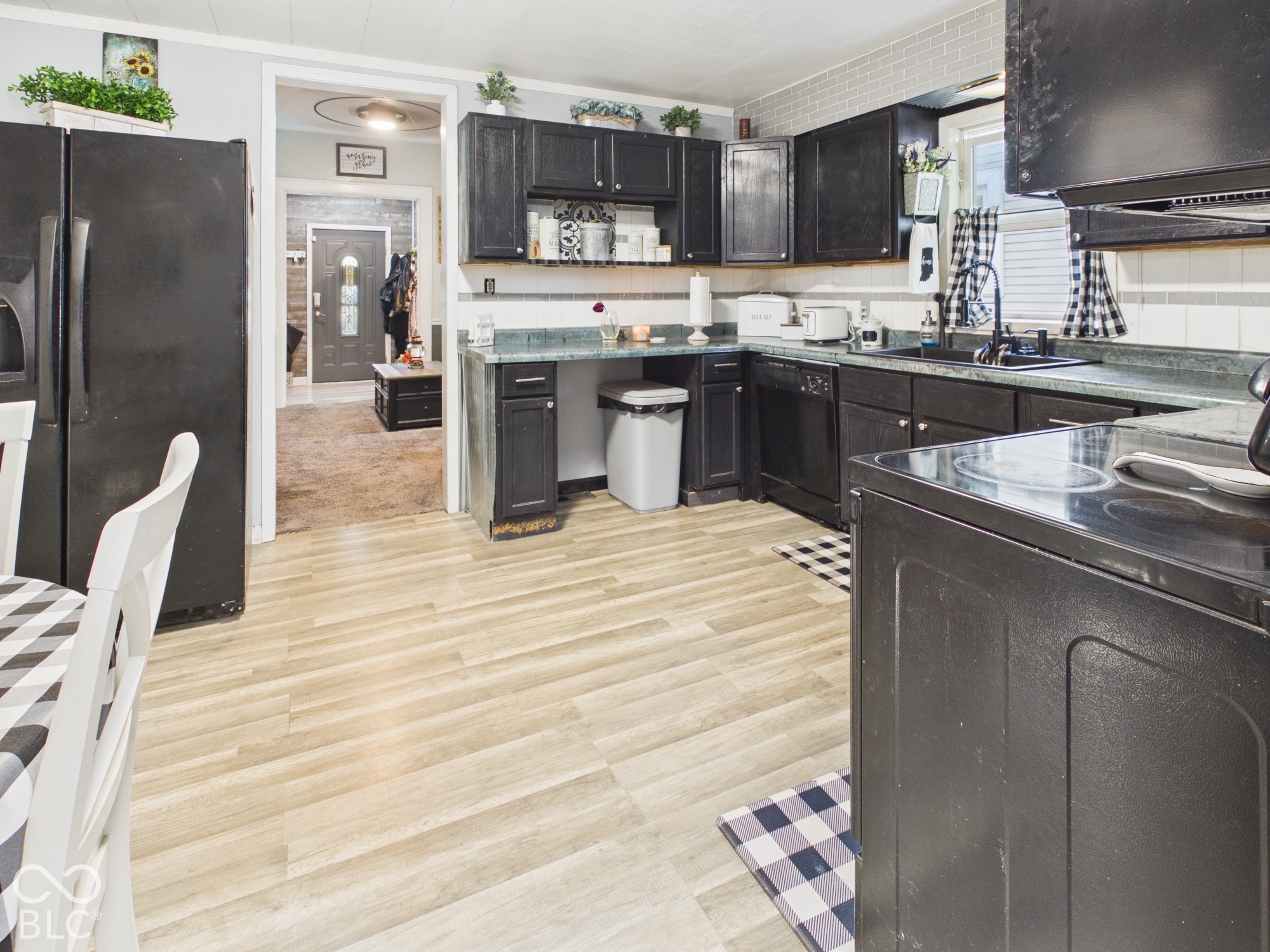 921 W 4th Street, Anderson, IN, 46016 photo 4 of 29