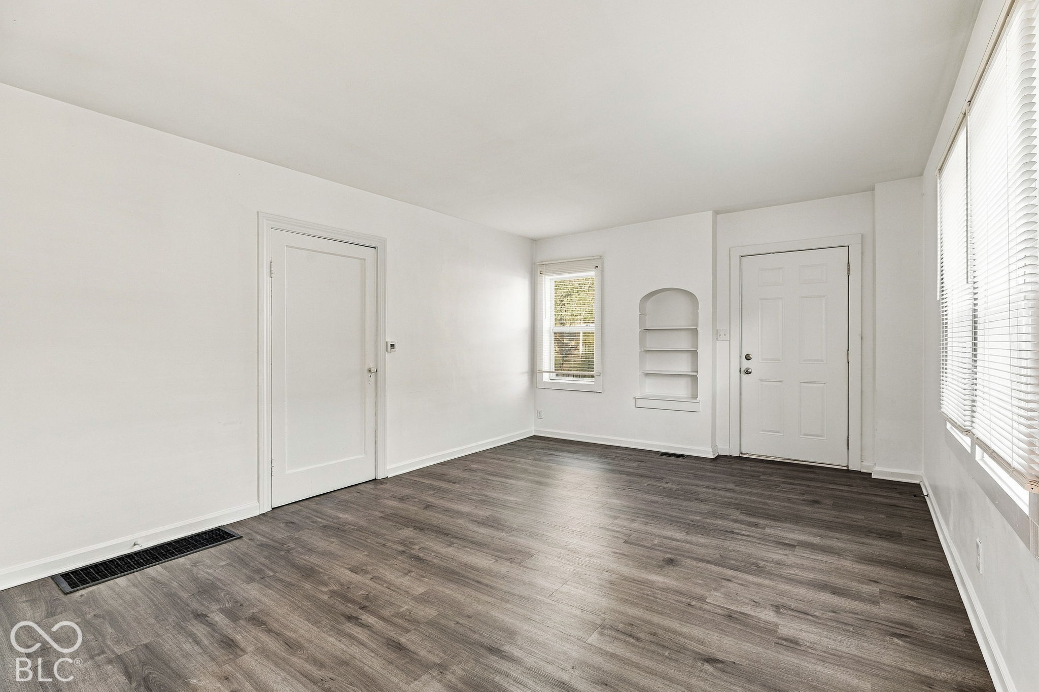 1910 N Oxford Street, Indianapolis, IN, 46218 photo 4 of 32