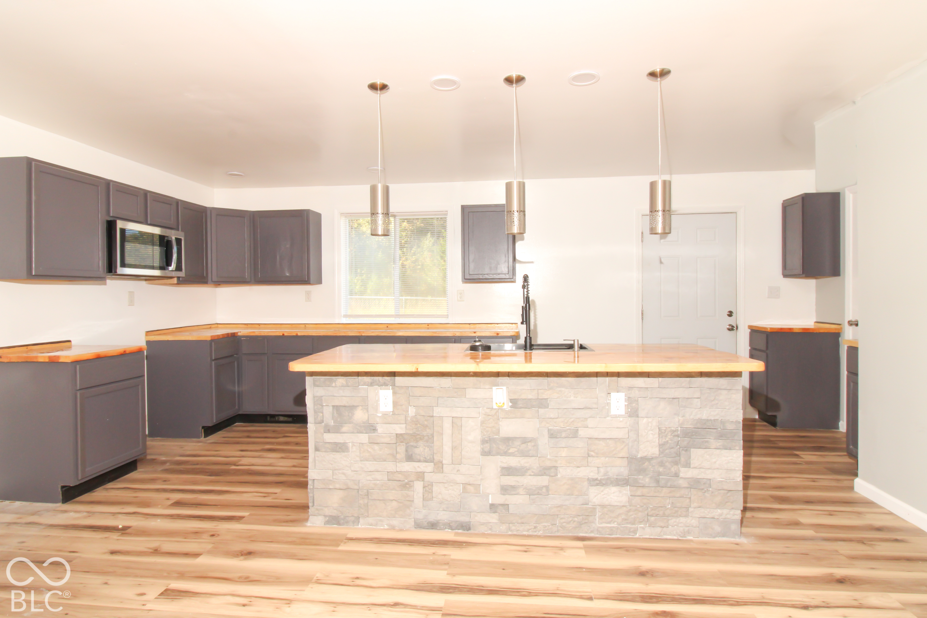 2469 Country Manor Street, North Vernon, IN, 47265 photo 4 of 21