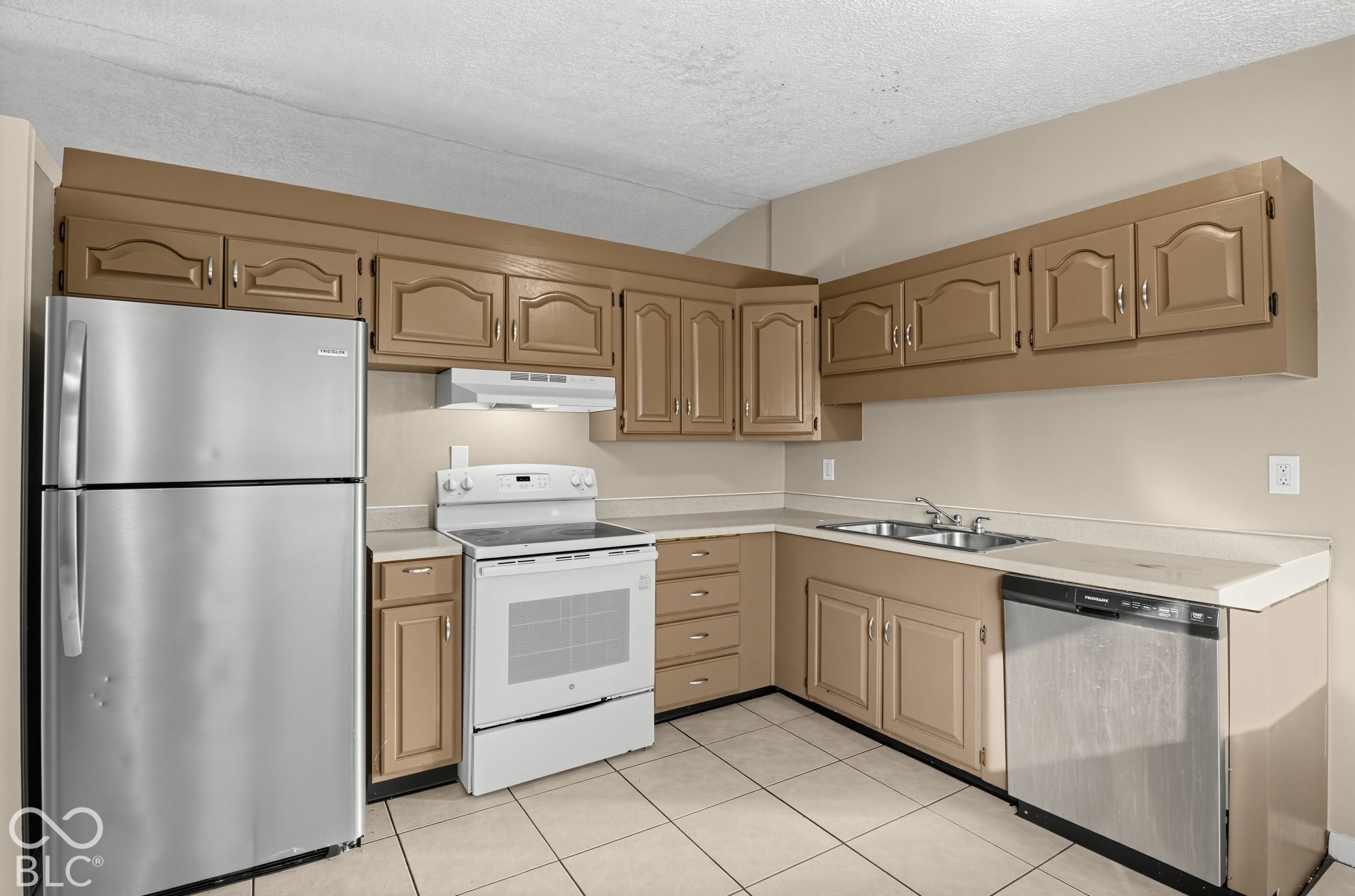9207 Rochelle Drive, Indianapolis, IN, 46235 photo 4 of 15