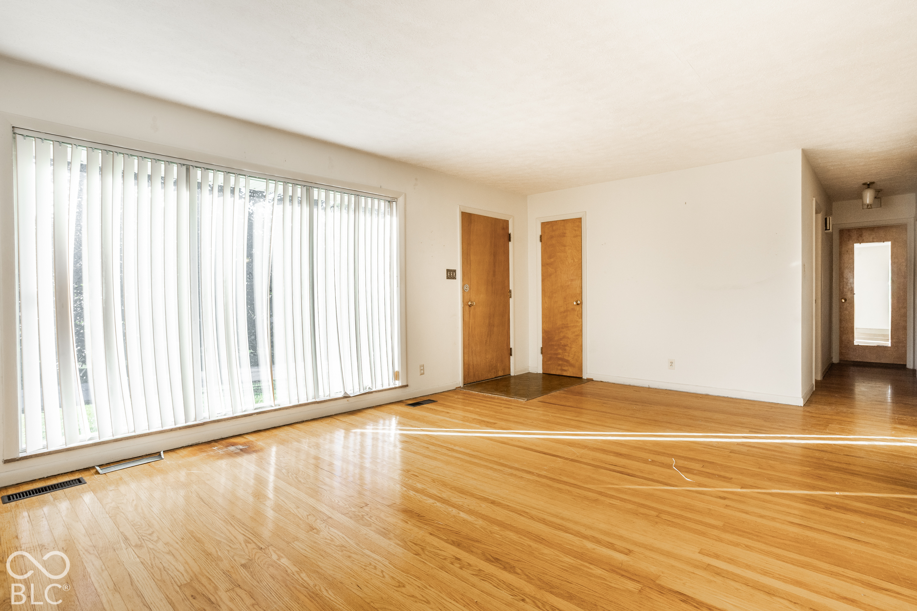 2106 Woodcrest Road, Indianapolis, IN, 46227 photo 4 of 32