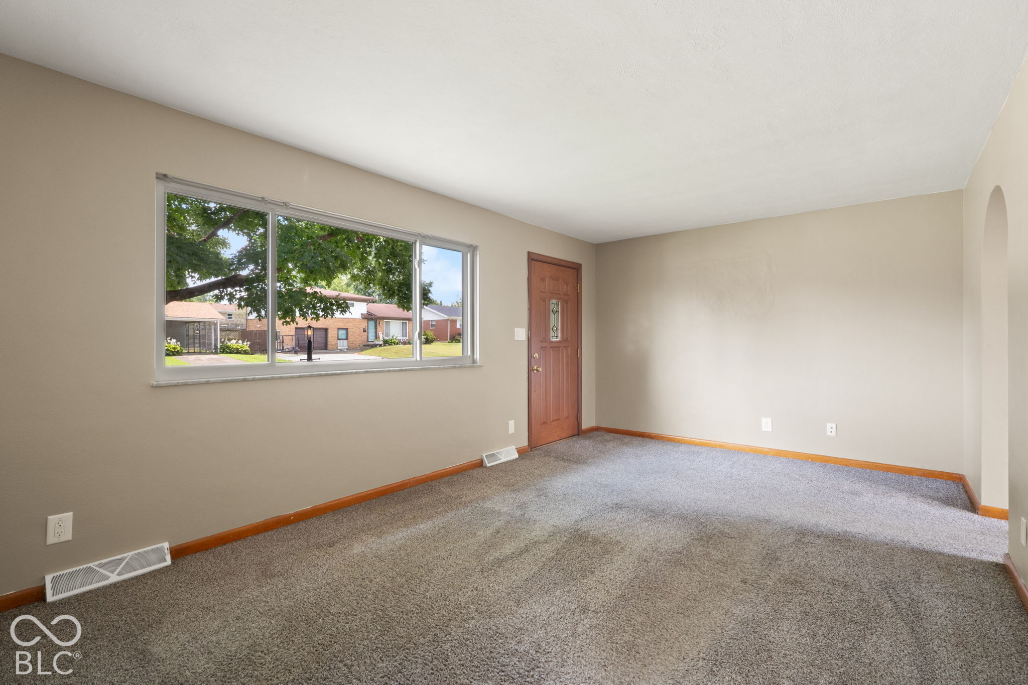 409 Wedgewood Drive, New Albany, IN, 47150 photo 4 of 44