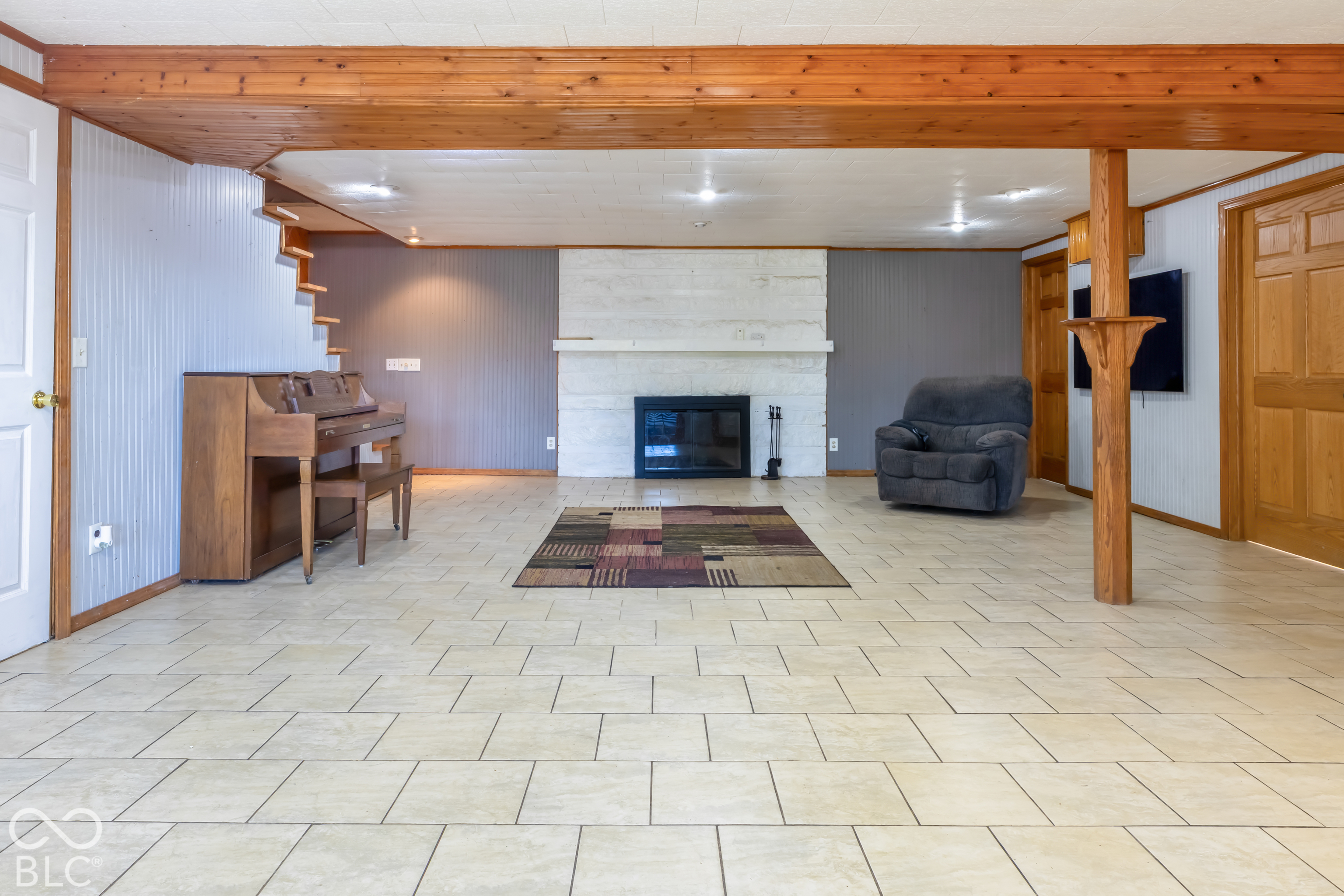 2701 W 600 N, Columbus, IN, 47201 photo 4 of 26