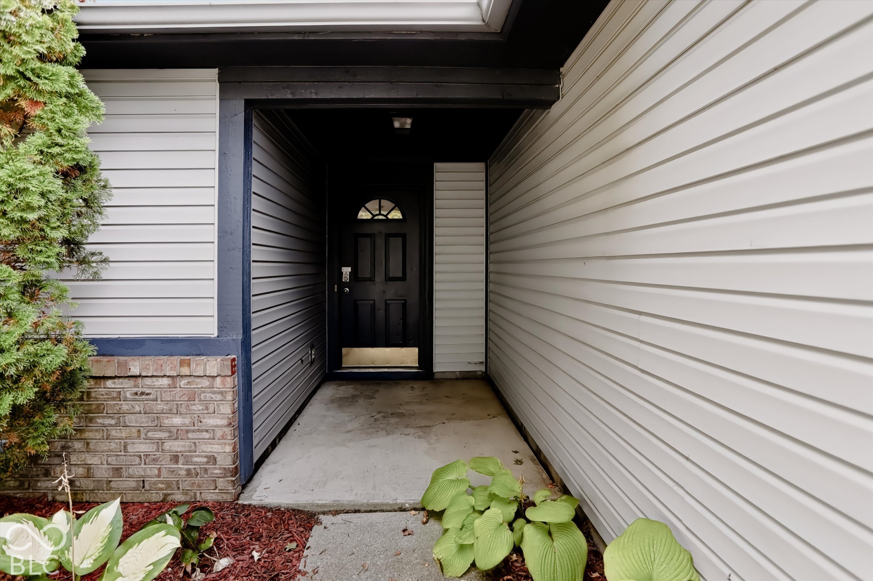11813 Shannon Pointe Road, Indianapolis, IN, 46229 photo 4 of 38