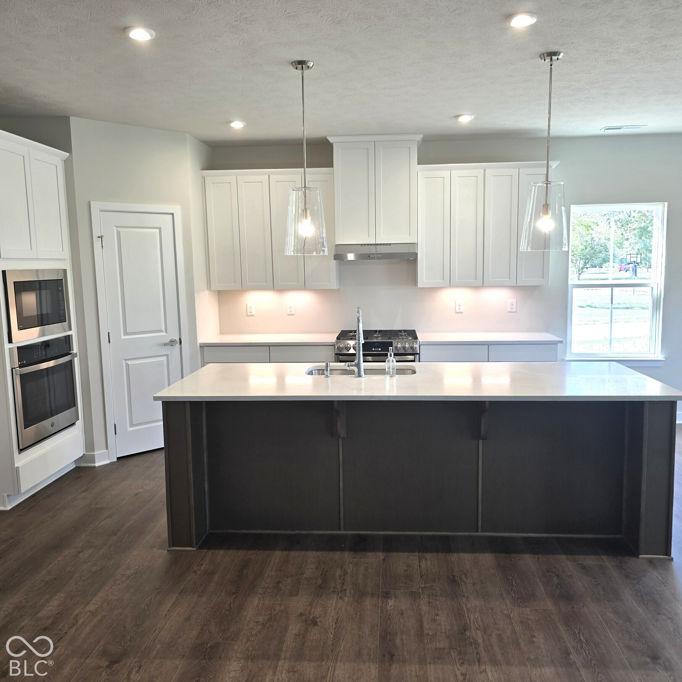 7594 Woodglenn Drive, Avon, IN, 46123 photo 4 of 23
