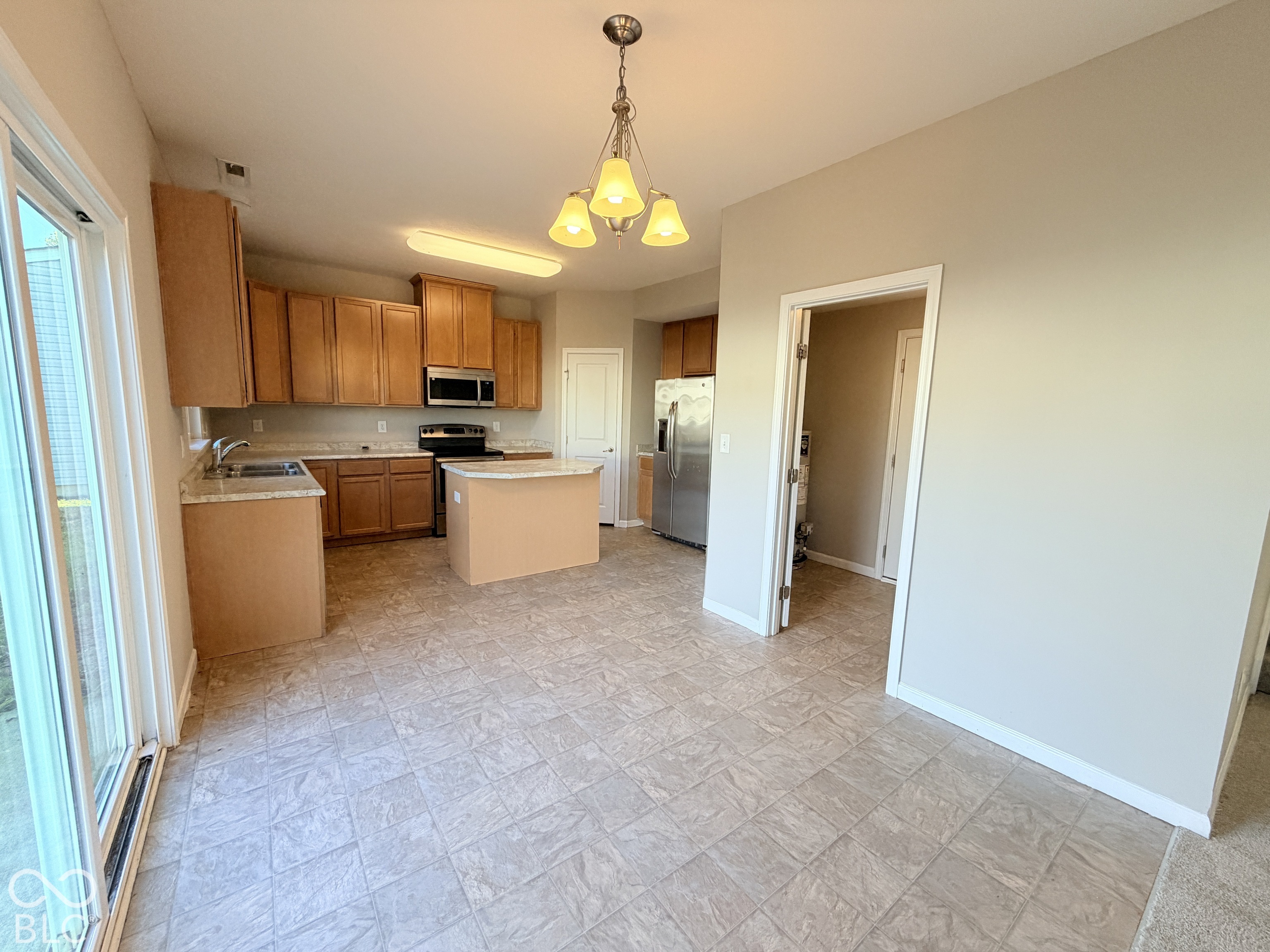 652 Classic Lane, Greenwood, IN, 46143 photo 4 of 25