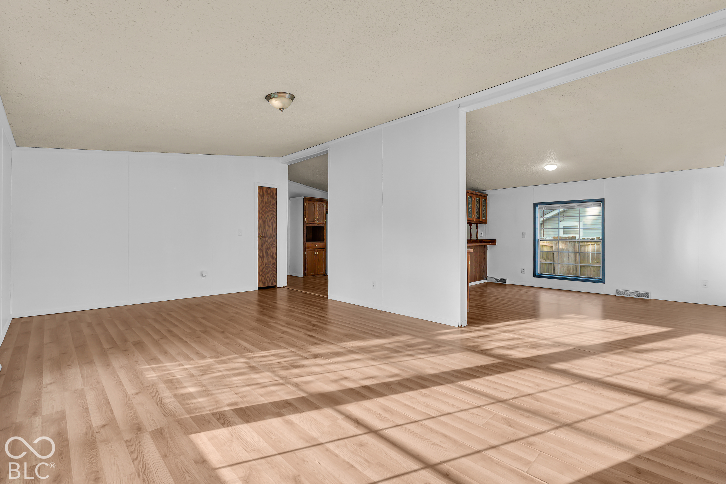 833 E Thompson Road, Indianapolis, IN, 46227 photo 4 of 34