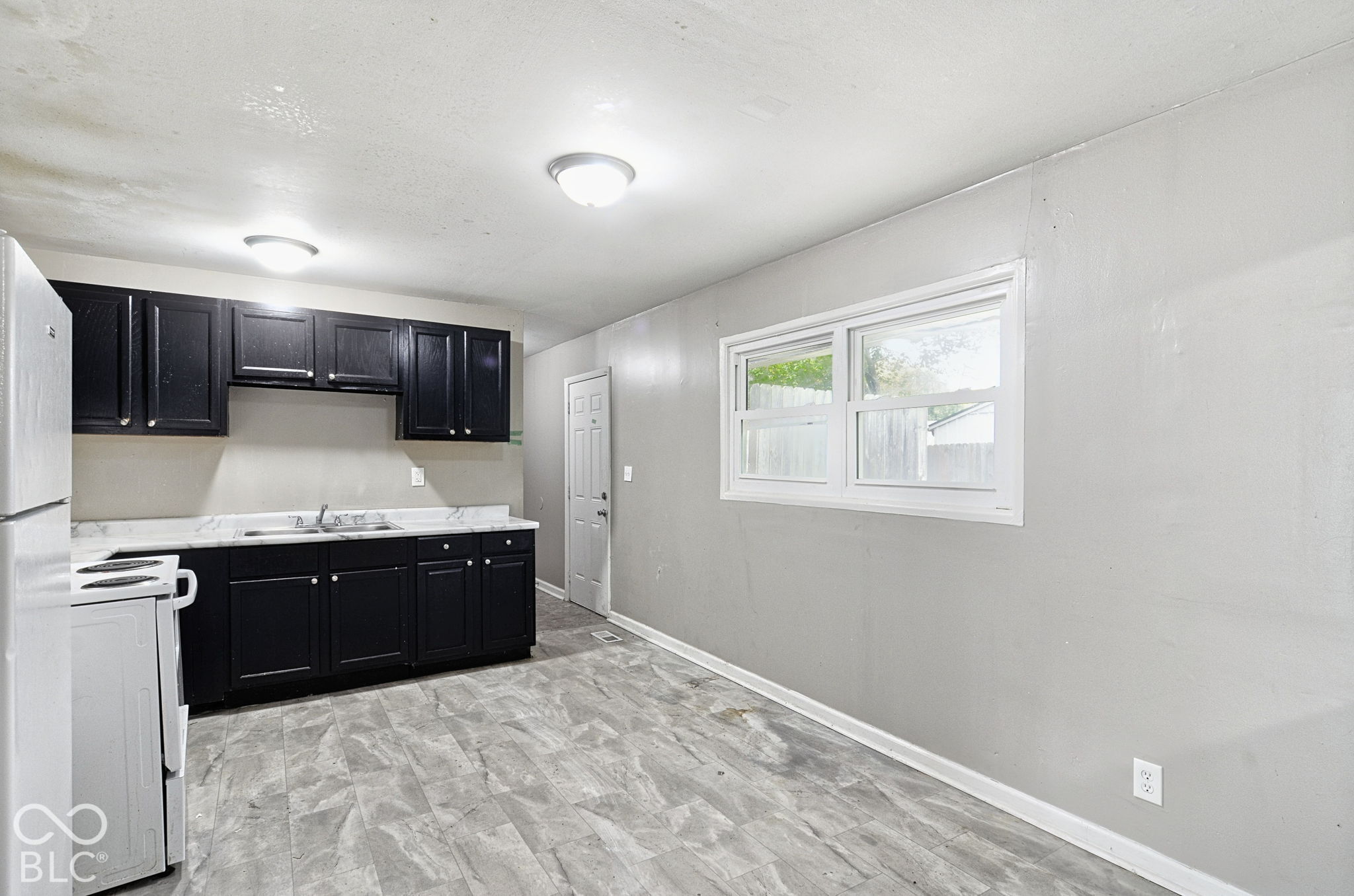 7632 E 37th Place, Indianapolis, IN, 46226 photo 4 of 10