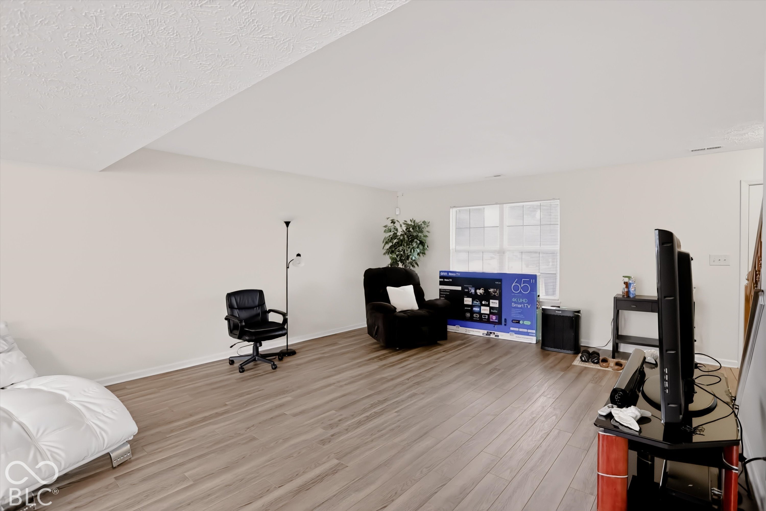 11915 Newcastle Drive, Indianapolis, IN, 46235 photo 4 of 49
