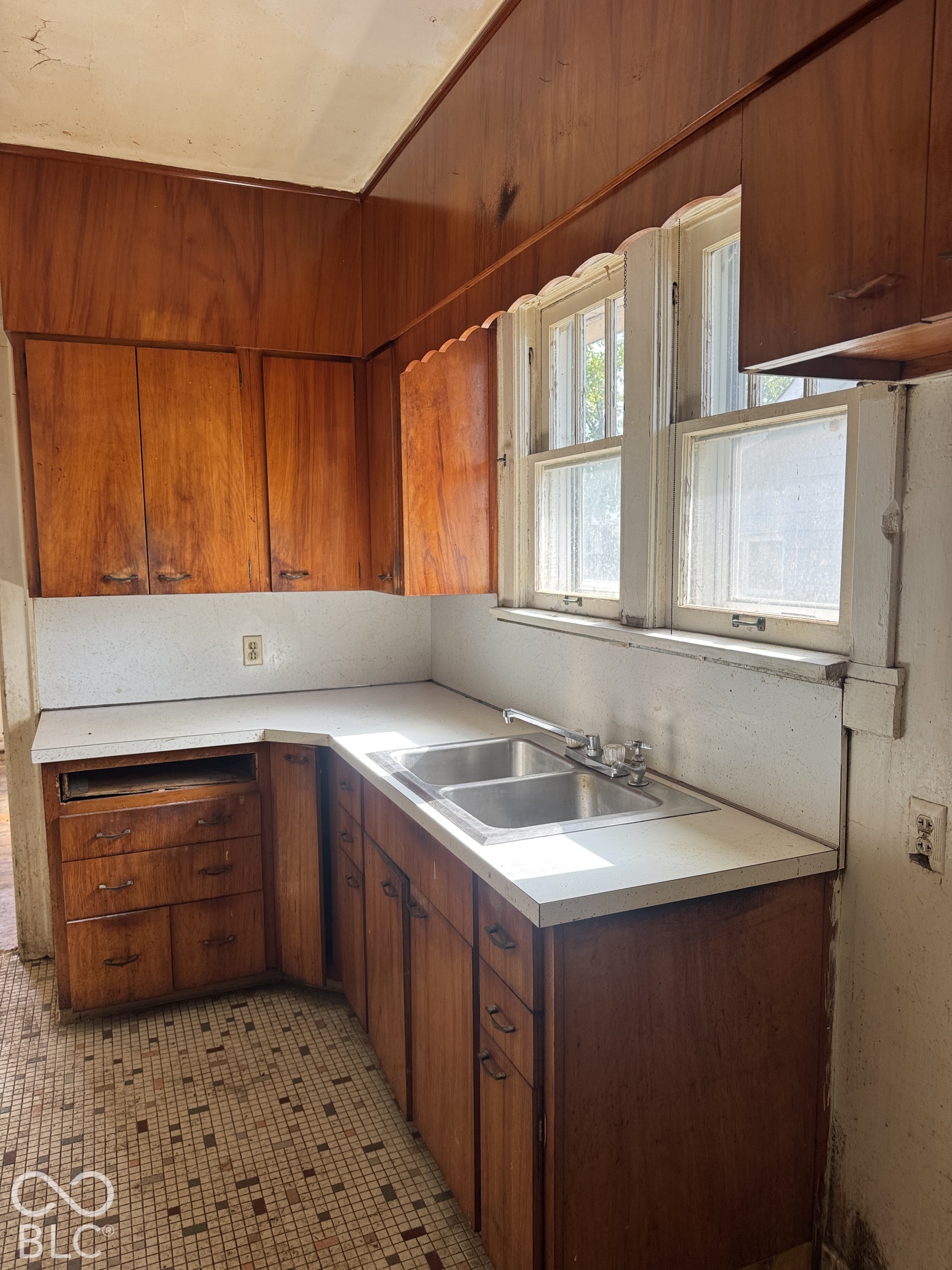 2804 S Illinois Street, Indianapolis, IN, 46225 photo 4 of 18
