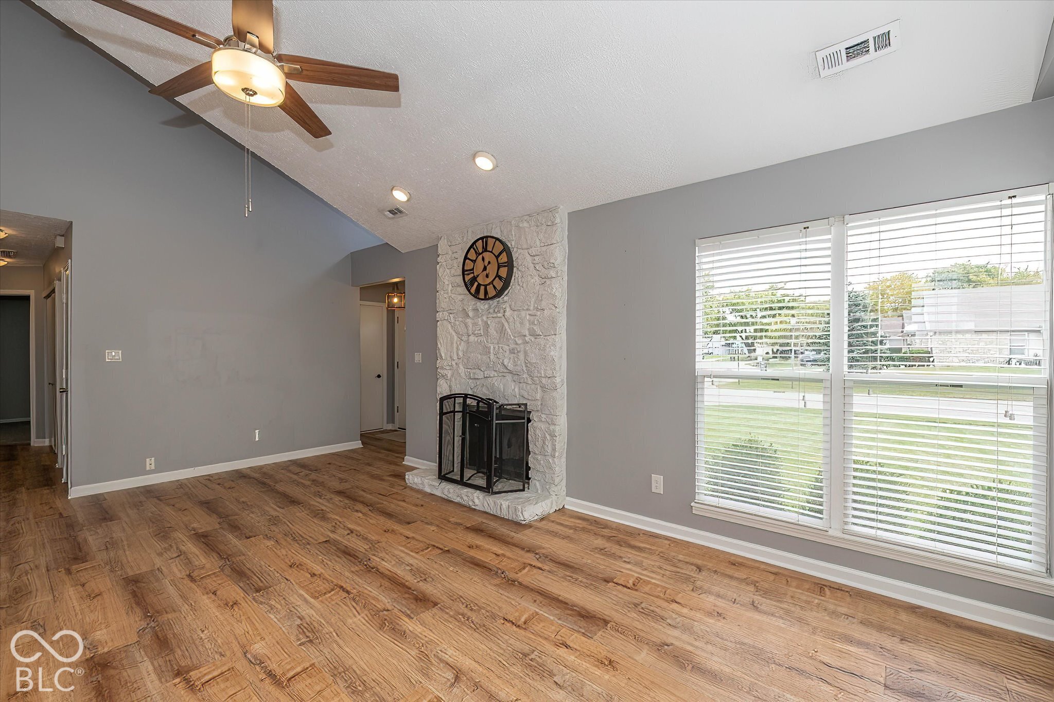 9226 Homeside Drive, Indianapolis, IN, 46250 photo 4 of 27