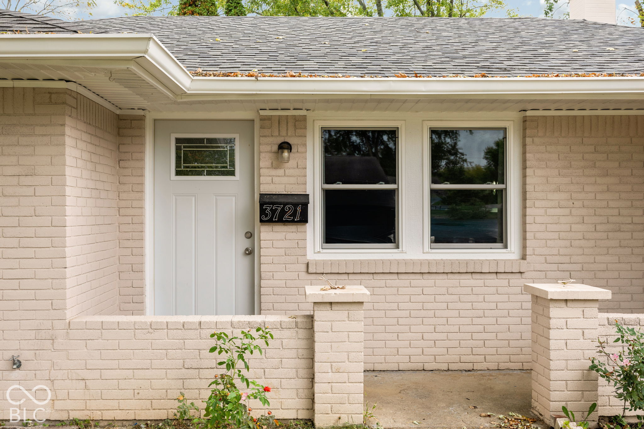 3721 Ireland Drive, Indianapolis, IN, 46235 photo 4 of 27