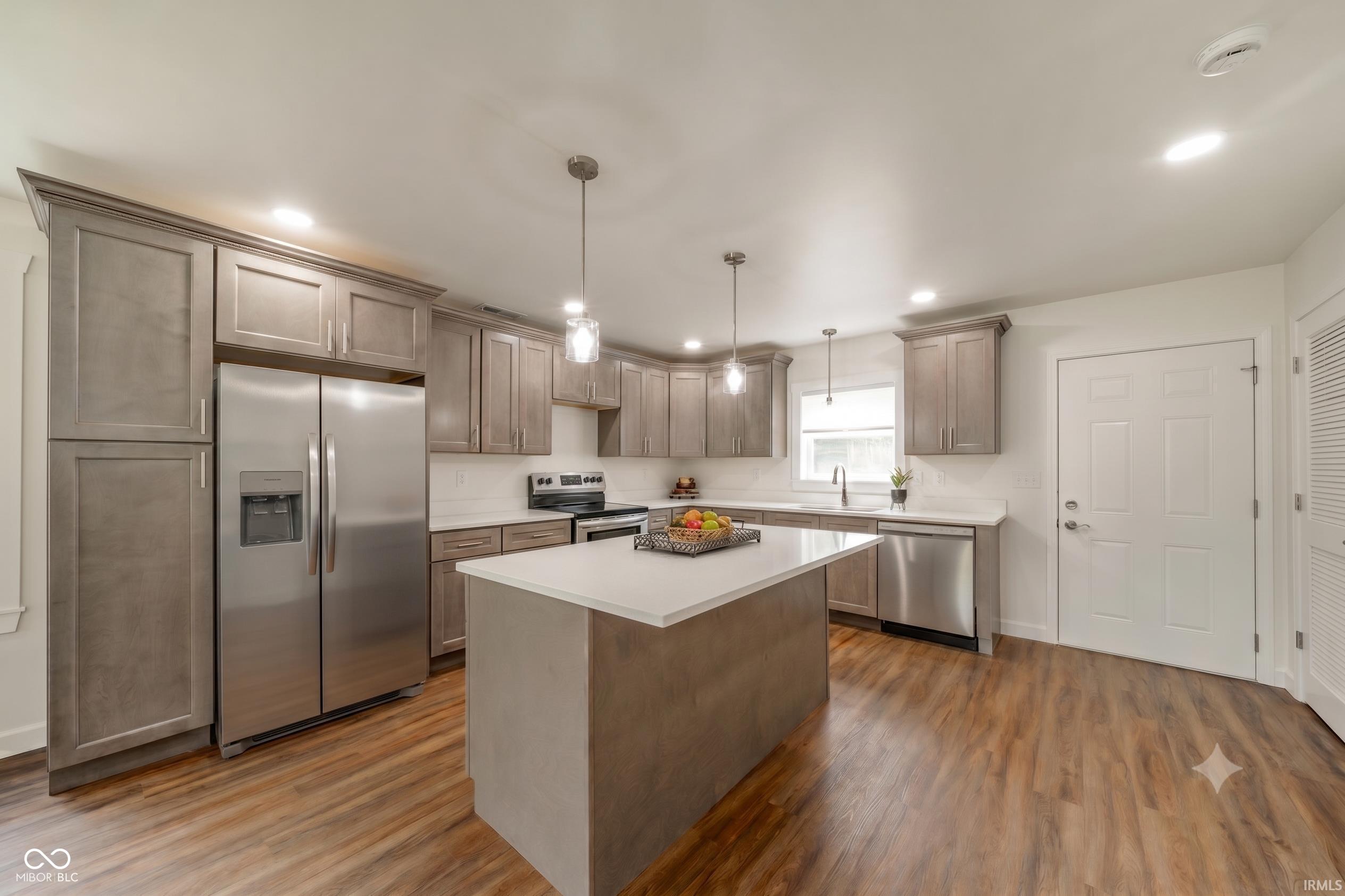 1609 Columbus Street, New Castle, IN, 47362 photo 4 of 32
