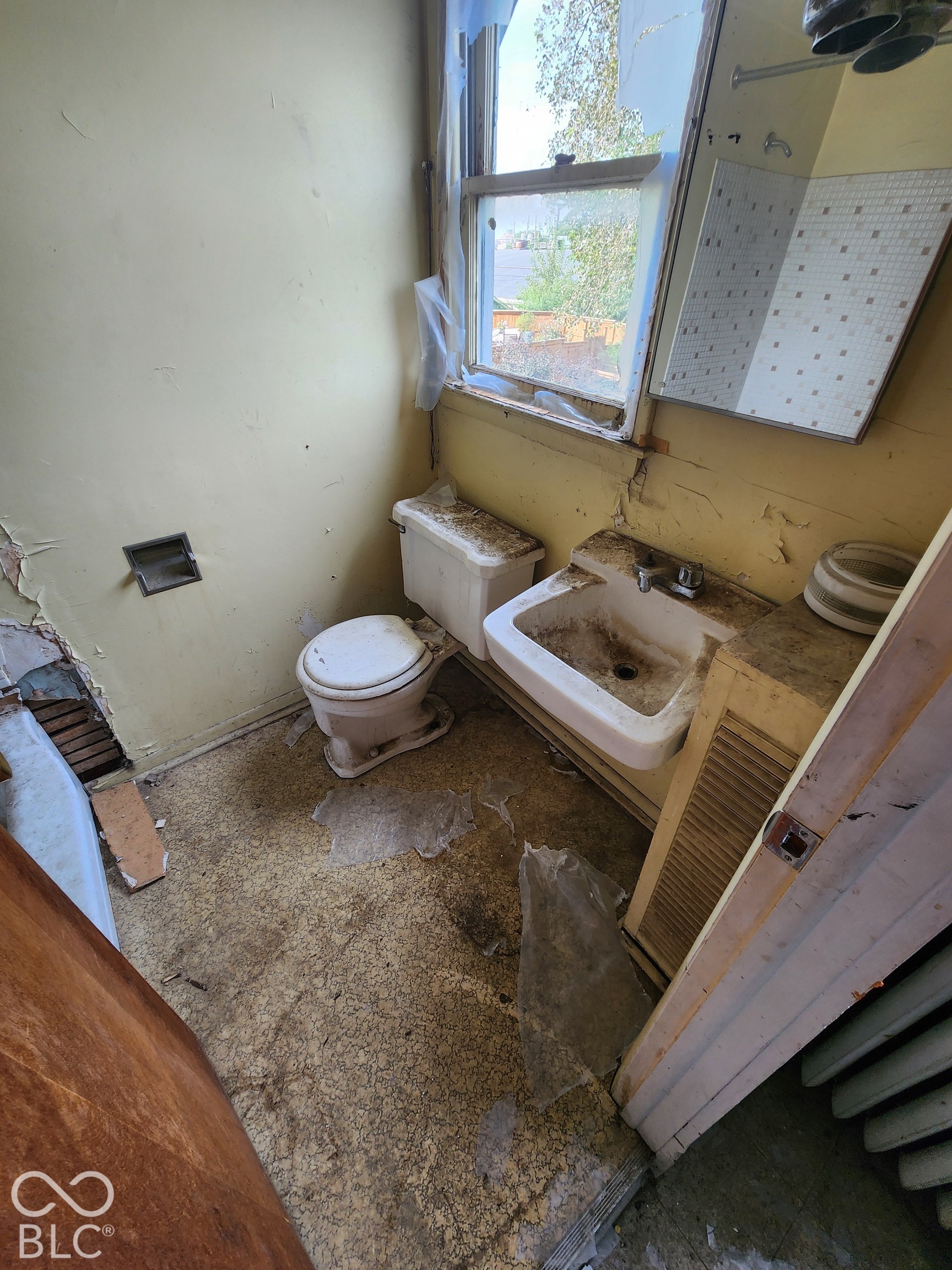 426 N Highland Avenue, Indianapolis, IN, 46202 photo 4 of 23