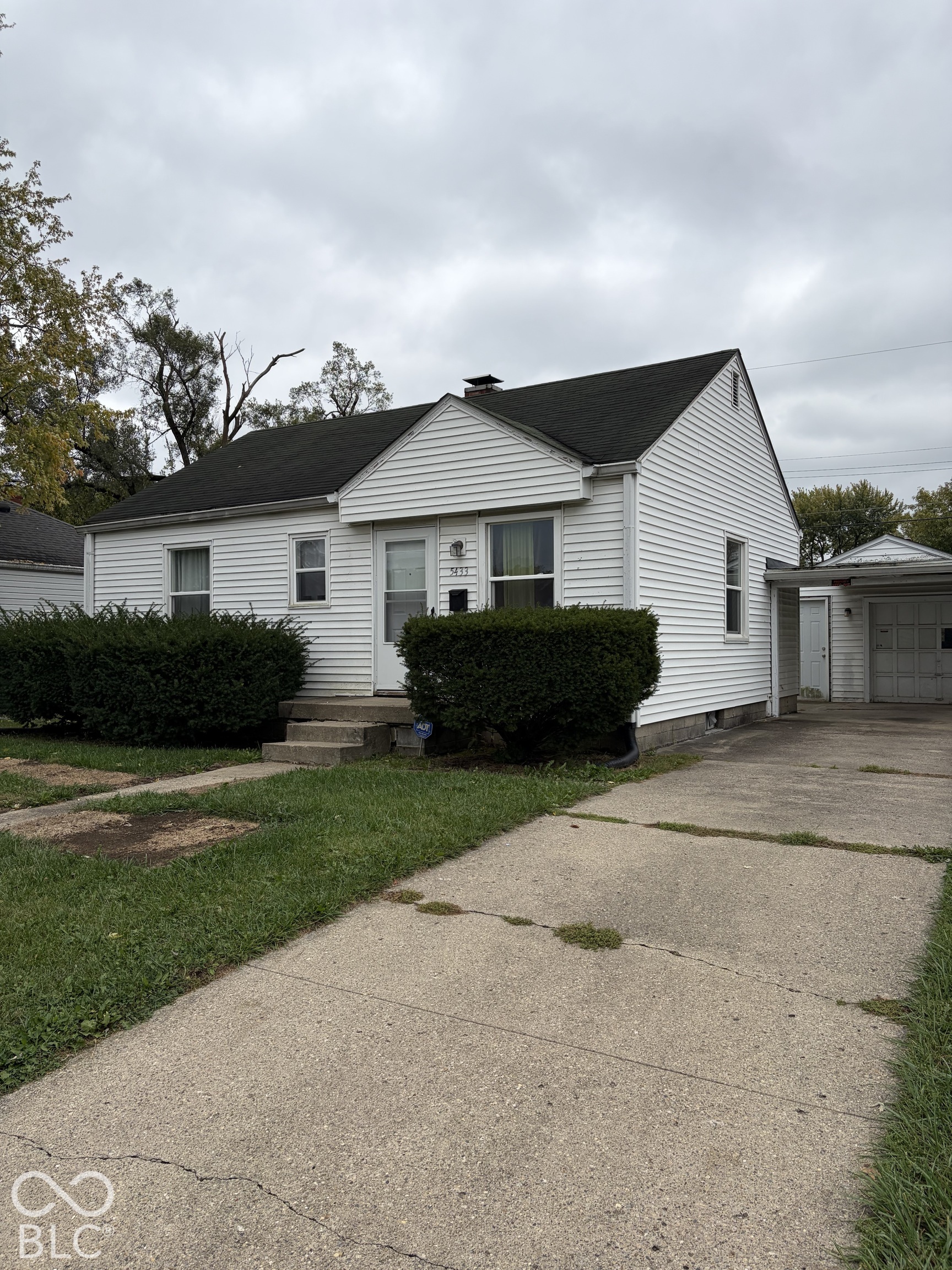5433 E 20th Street, Indianapolis, IN, 46218 photo 4 of 21