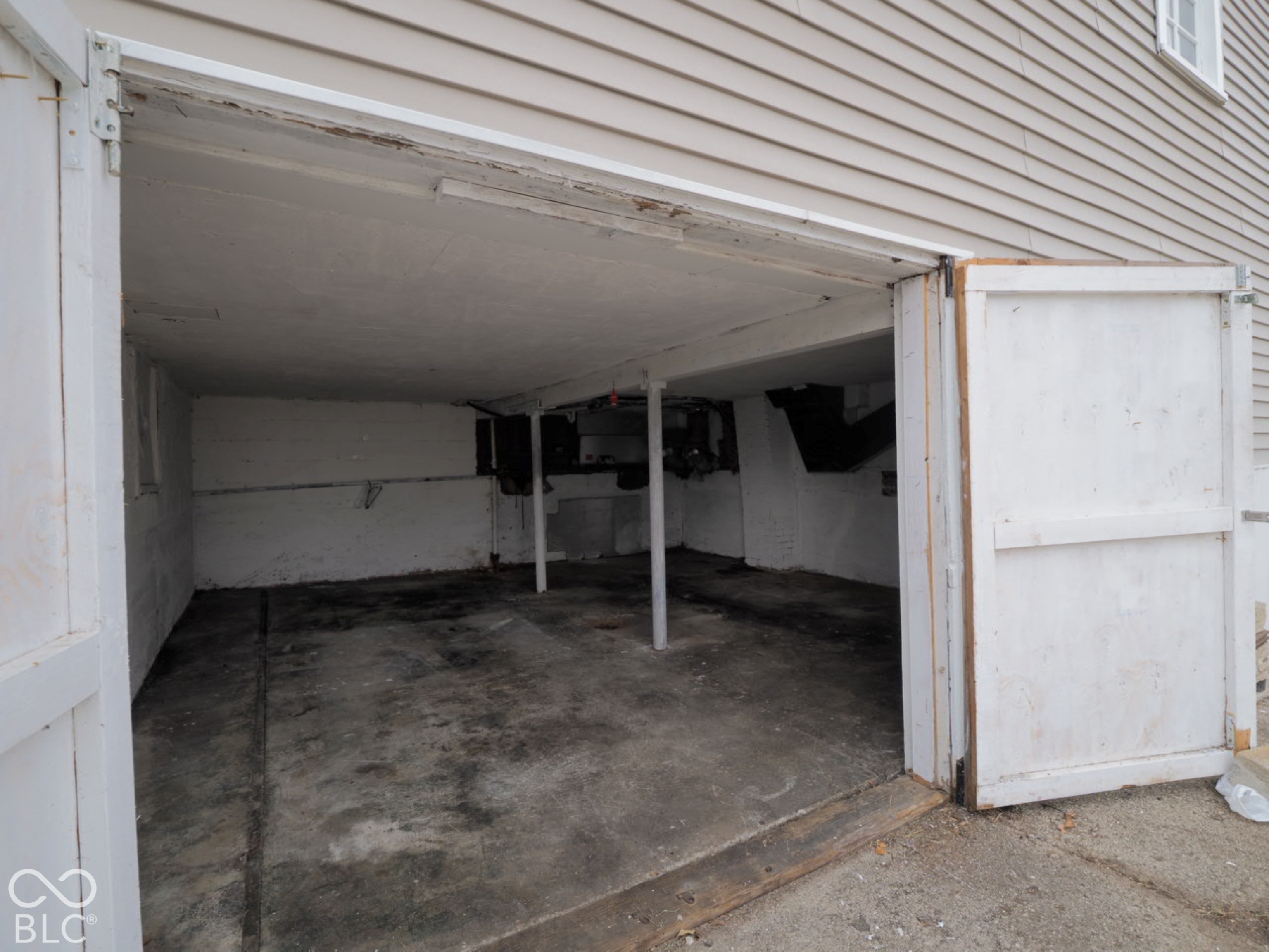 1409 S Jefferson Street, Muncie, IN, 47302 photo 4 of 40