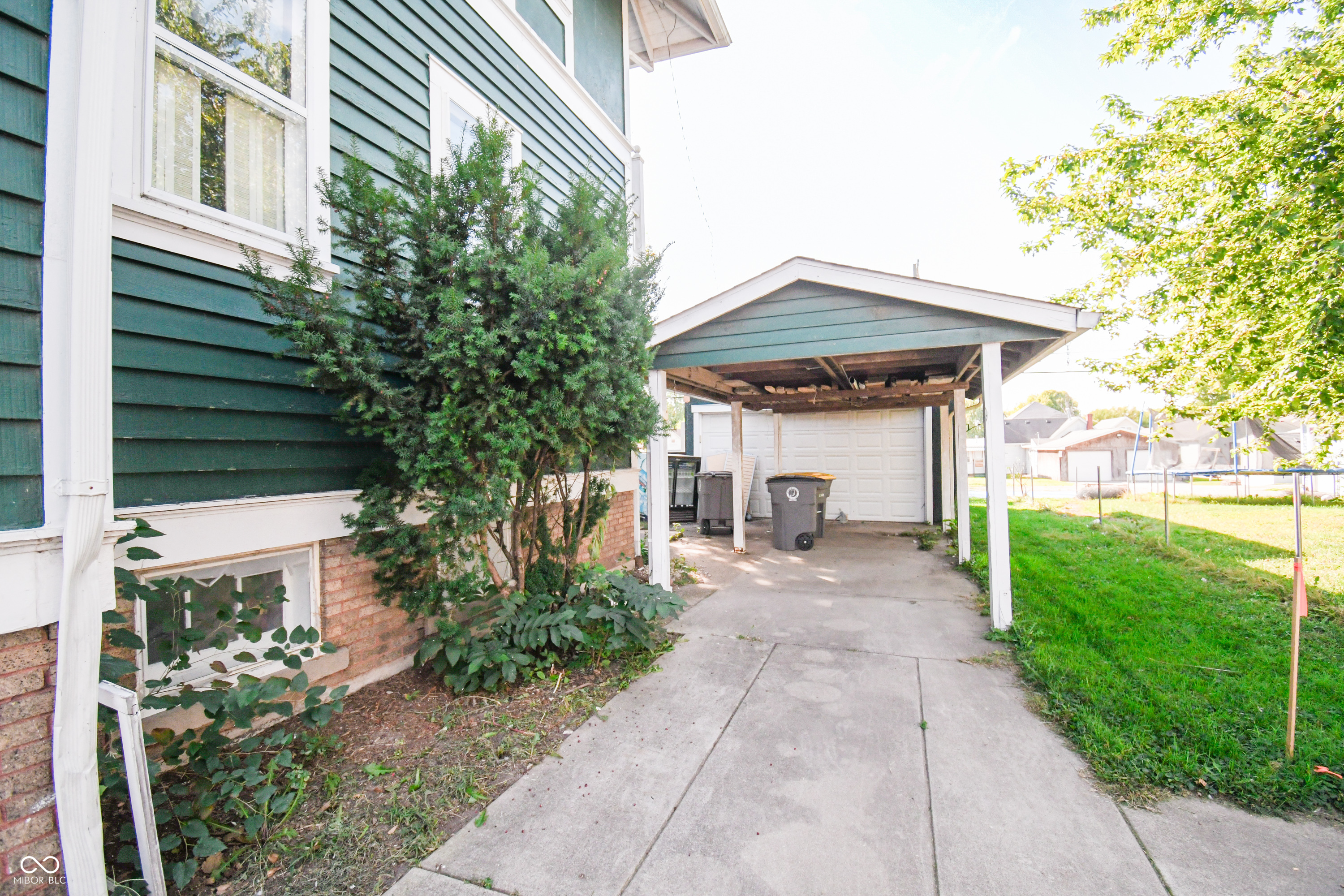 718 S Walnut Street, Seymour, IN, 47274 photo 4 of 39