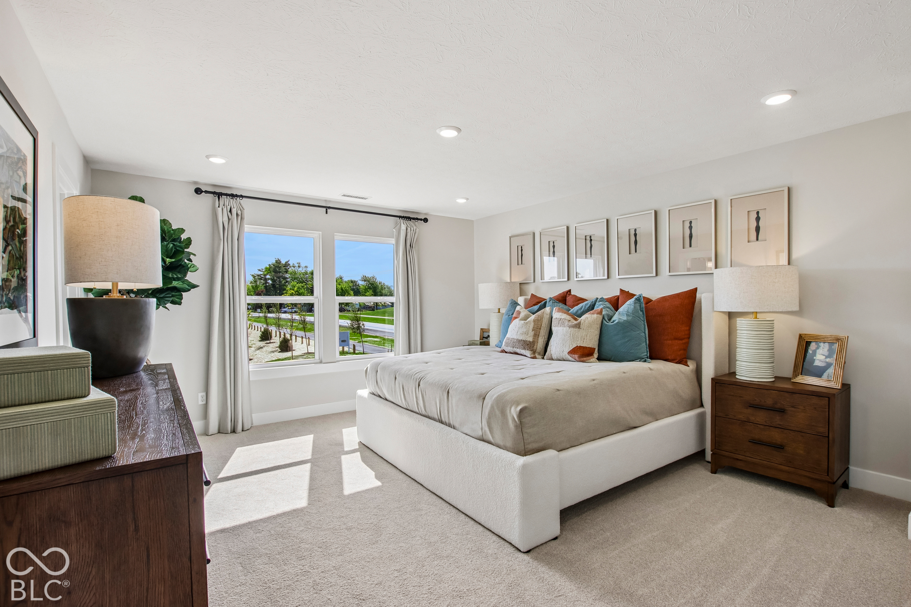 1463 Galena Road, Indianapolis, IN, 46229 photo 4 of 54