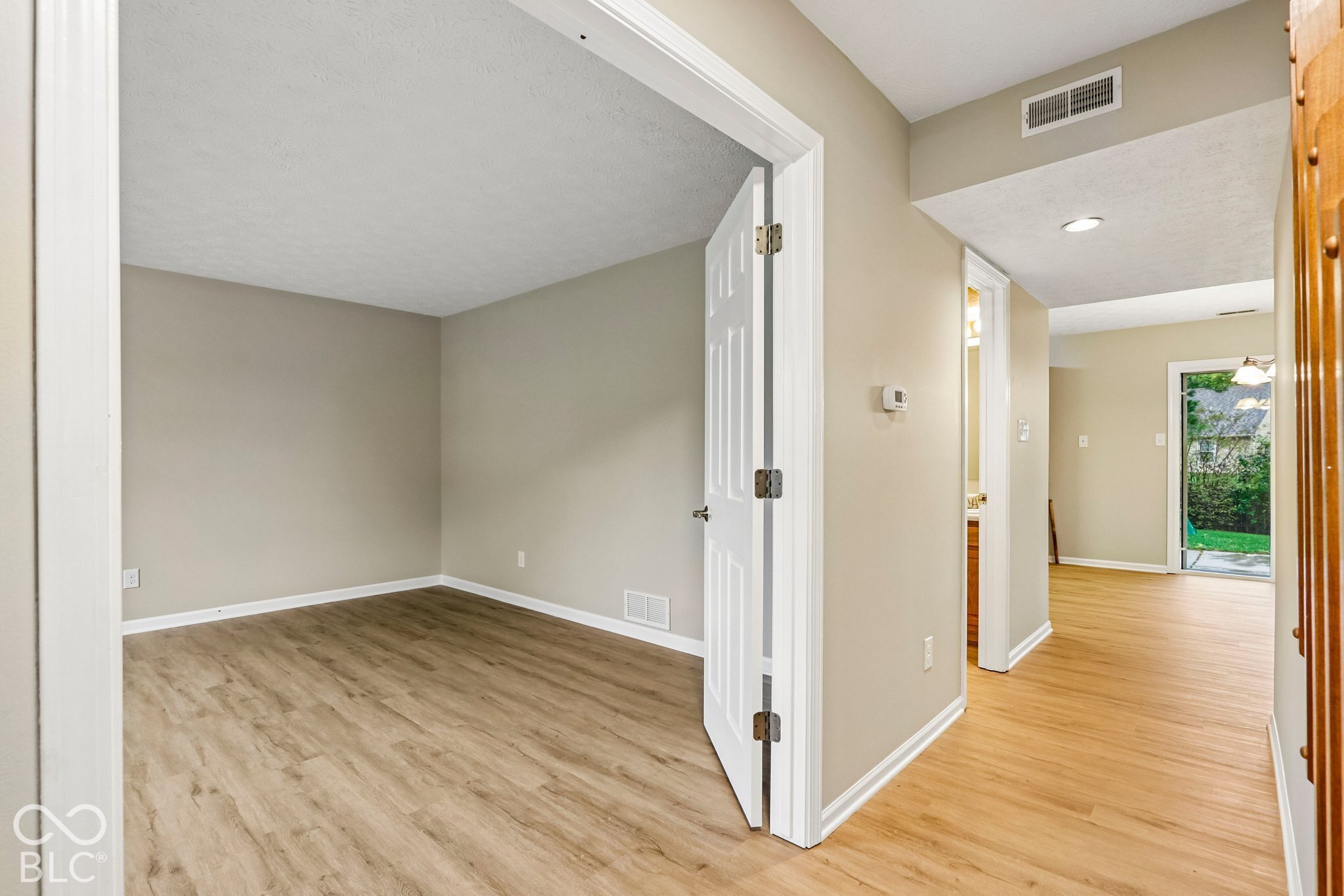 430 N Shore Court, Franklin, IN, 46131 photo 4 of 26
