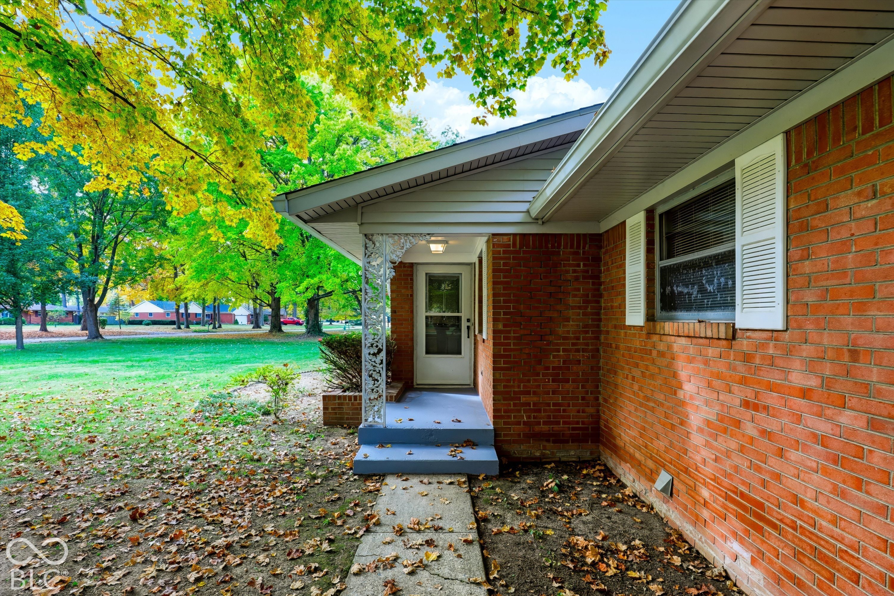 6924 Munsee Lane, Indianapolis, IN, 46260 photo 4 of 53