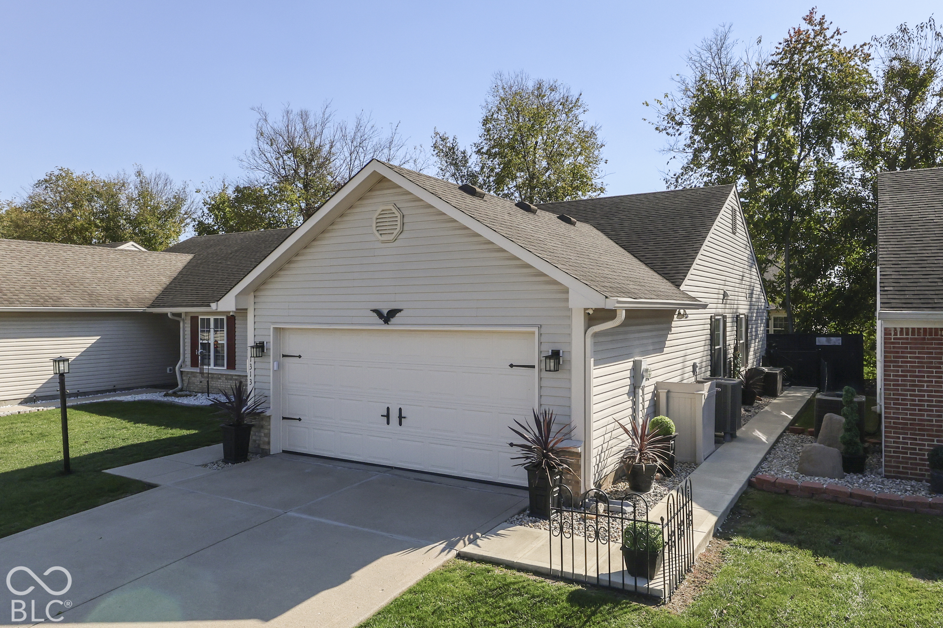 1313 Long Shore Drive, Indianapolis, IN, 46217 photo 4 of 46