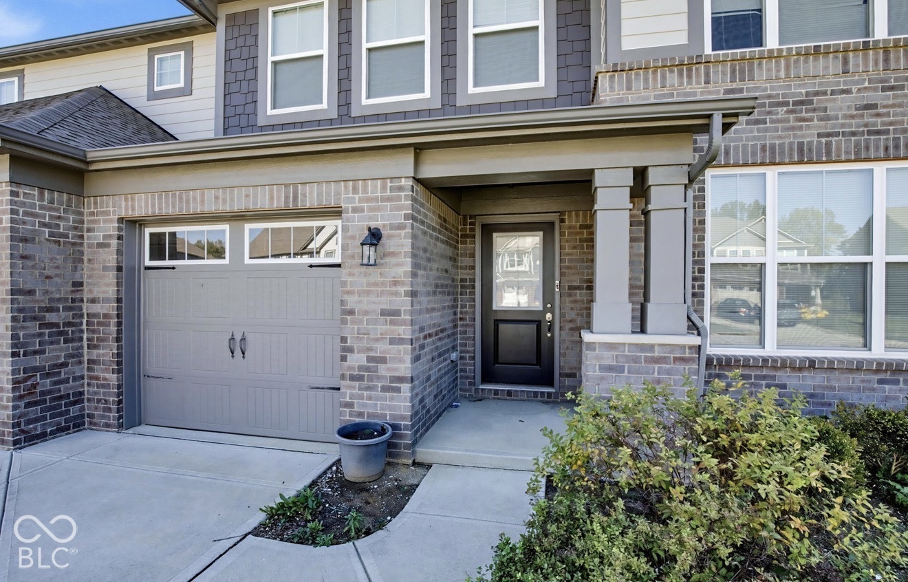 929 Garrison Drive, Greenwood, IN, 46143 photo 4 of 49