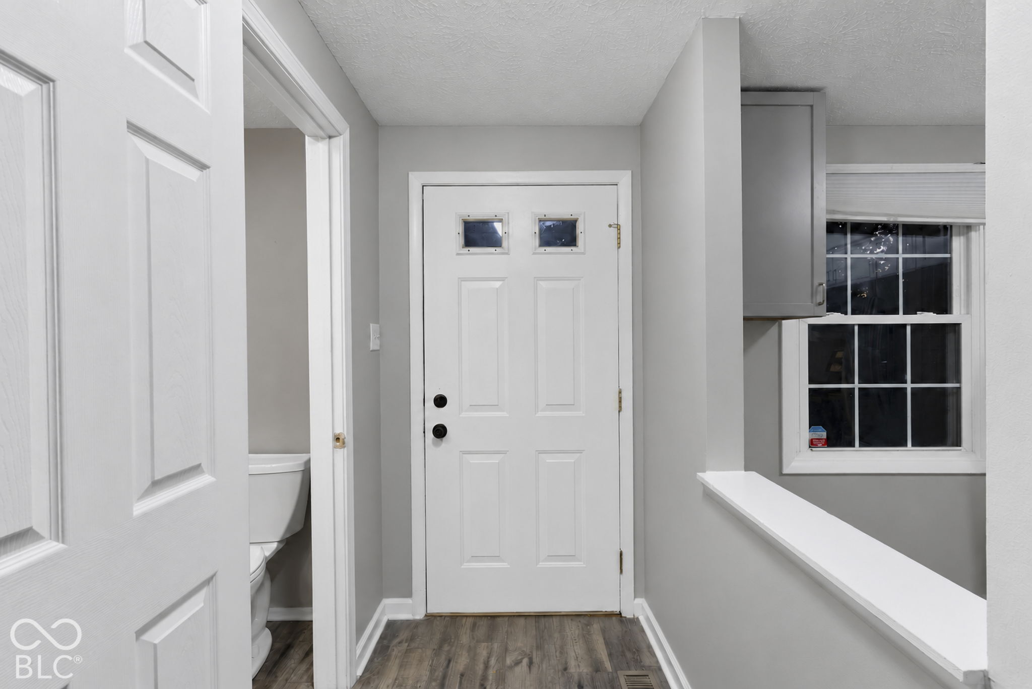 9471 Timber View Drive, Indianapolis, IN, 46250 photo 4 of 35