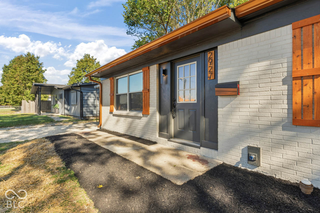 2927 Caroline Avenue, Indianapolis, IN, 46218 photo 4 of 73