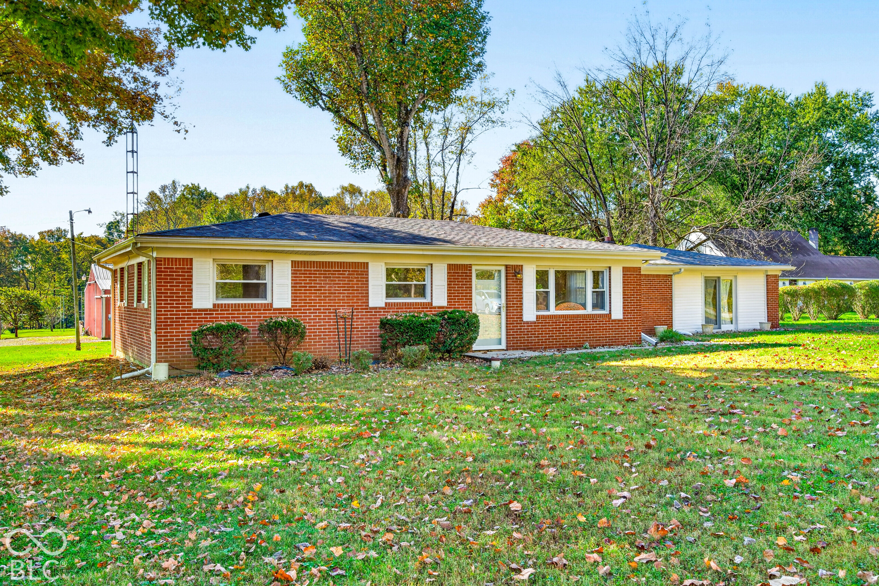5411 W Ohio Ridge Road, Columbus, IN, 47201 photo 4 of 55