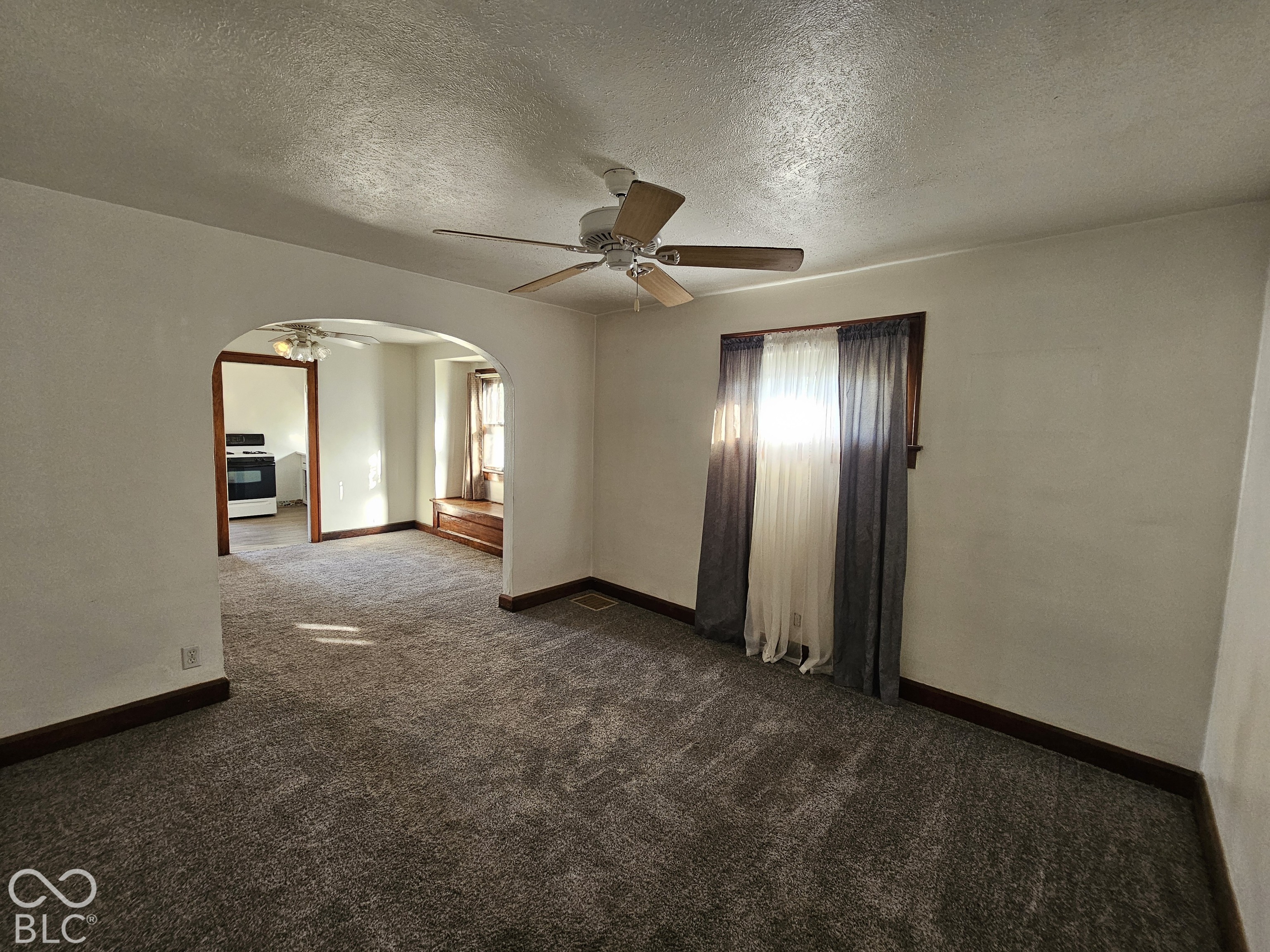 1049 S Pershing Avenue, Indianapolis, IN, 46221 photo 4 of 21