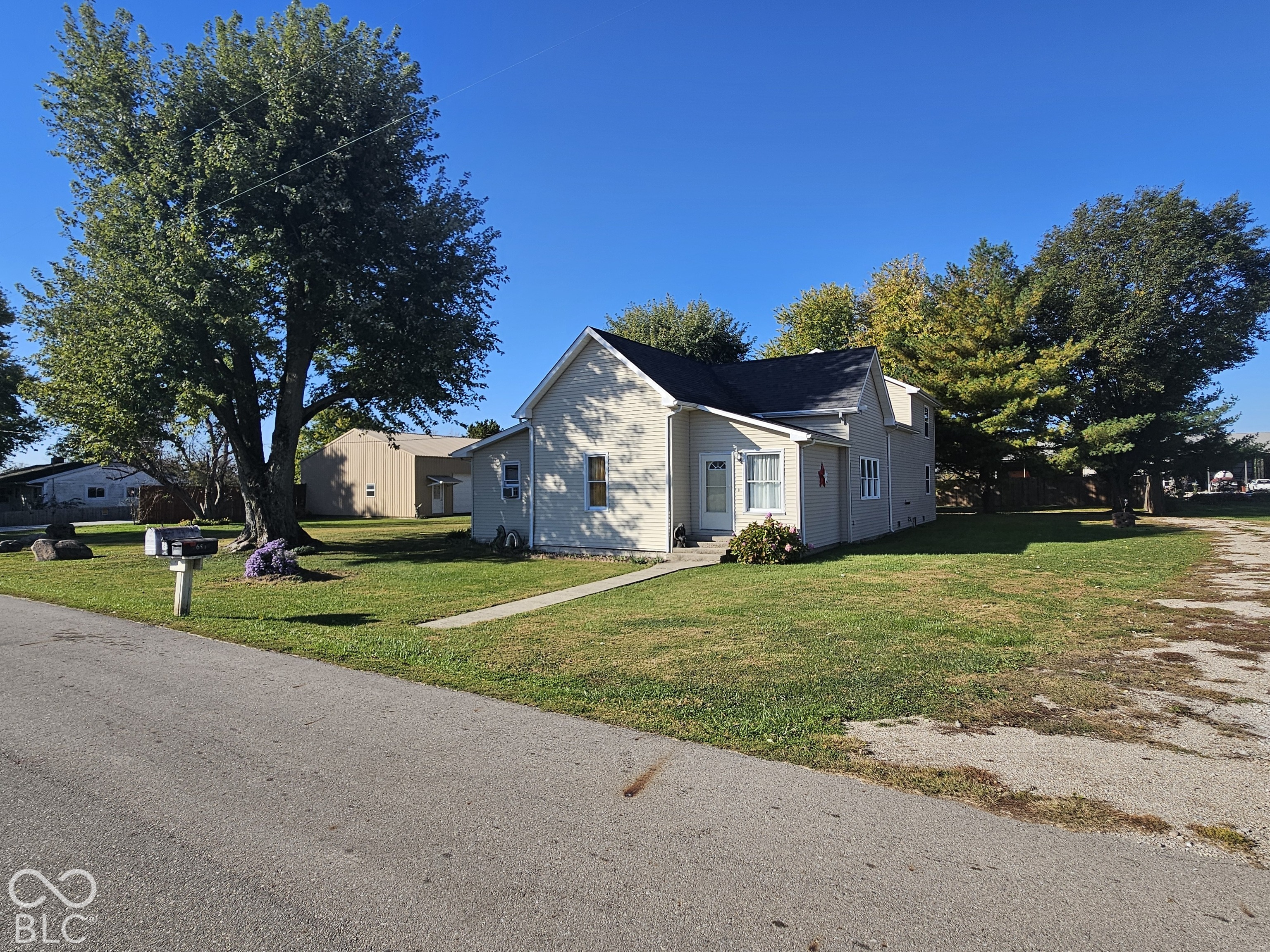 657 N 350 W, Shelbyville, IN, 46176 photo 4 of 41