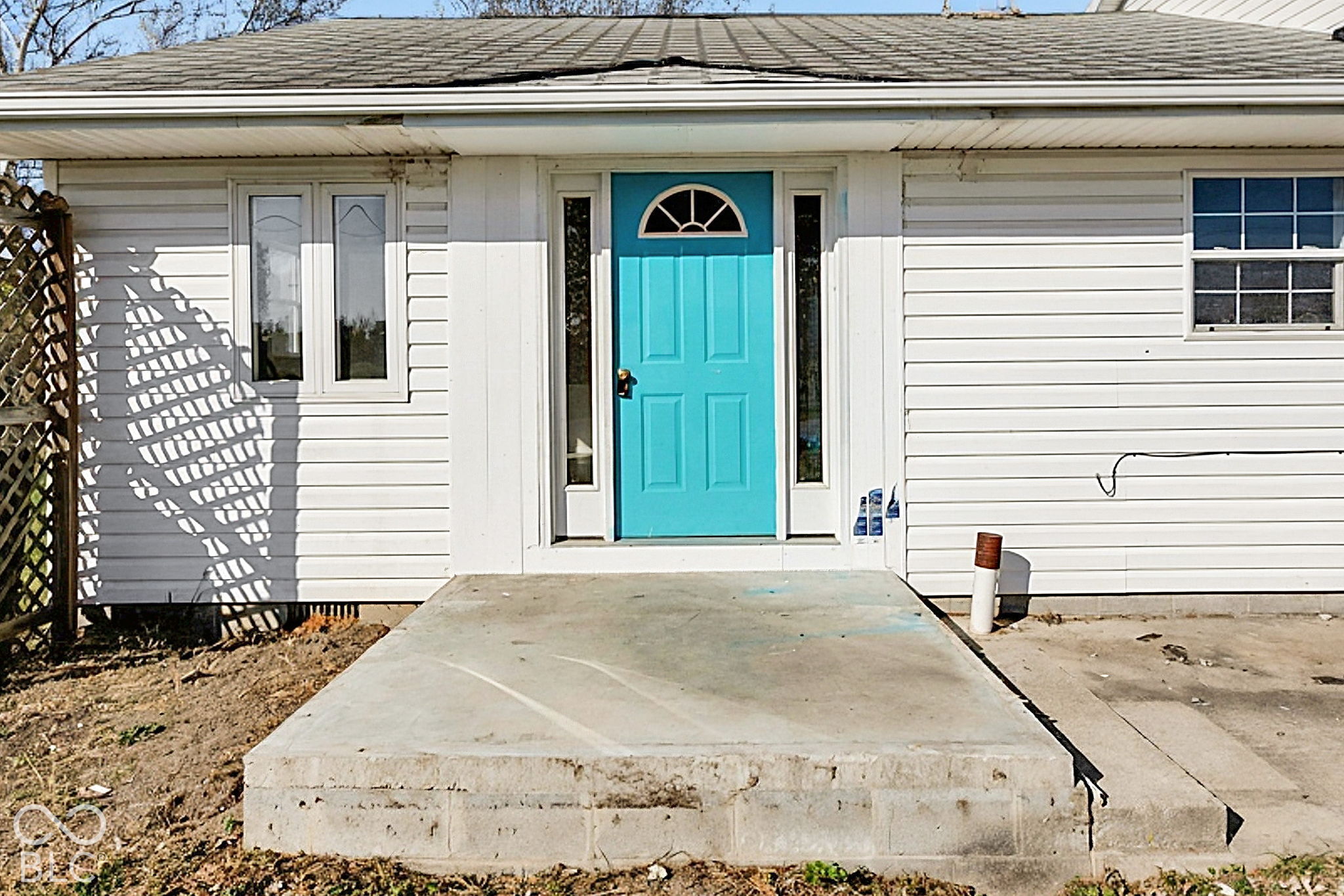 220 S D Street, Elwood, IN, 46036 photo 4 of 37