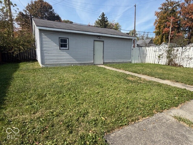 523 N Monroe Street, Hartford City, IN, 47348 photo 4 of 15