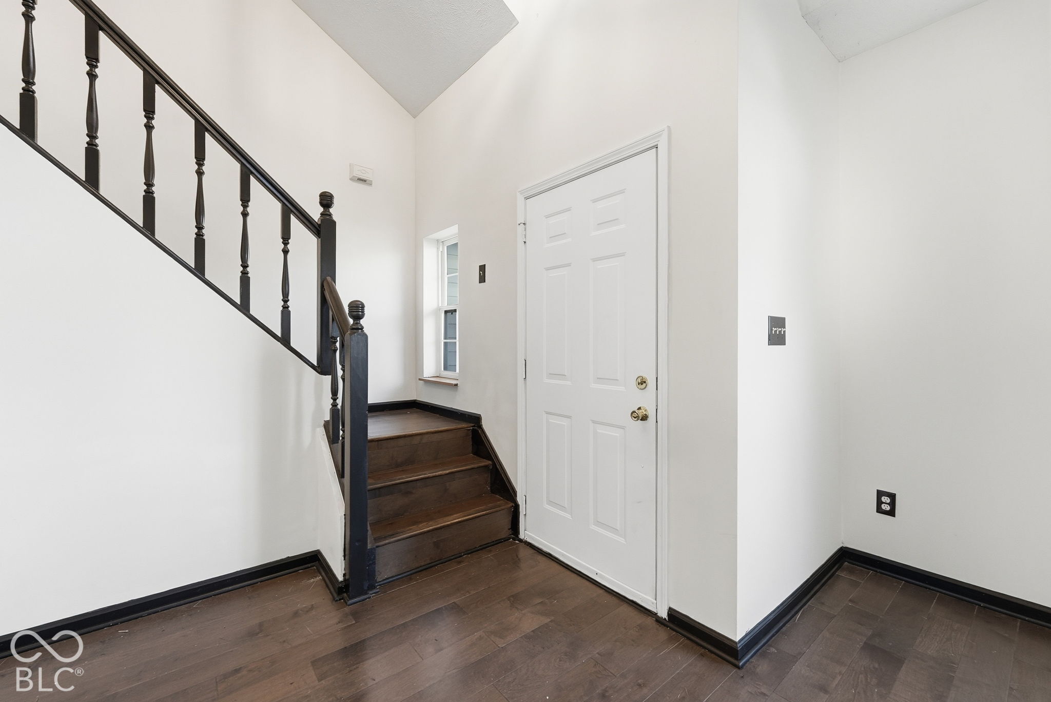 506 Buffalo Ridge Court, Indianapolis, IN, 46227 photo 4 of 37