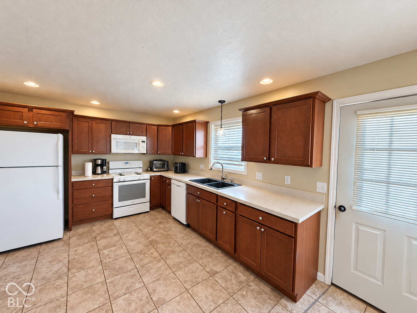 921 S Pike Street, Shelbyville, IN, 46176 photo 4 of 14