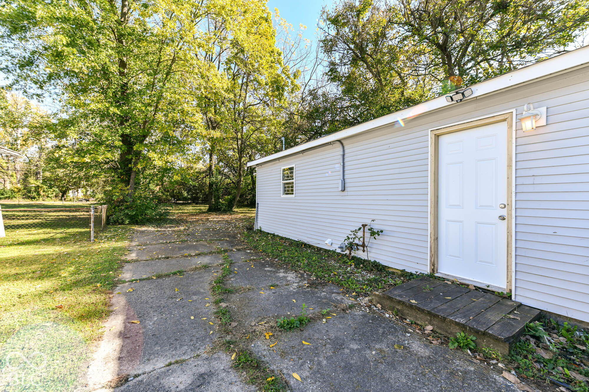 3129 Station Street, Indianapolis, IN, 46218 photo 4 of 28