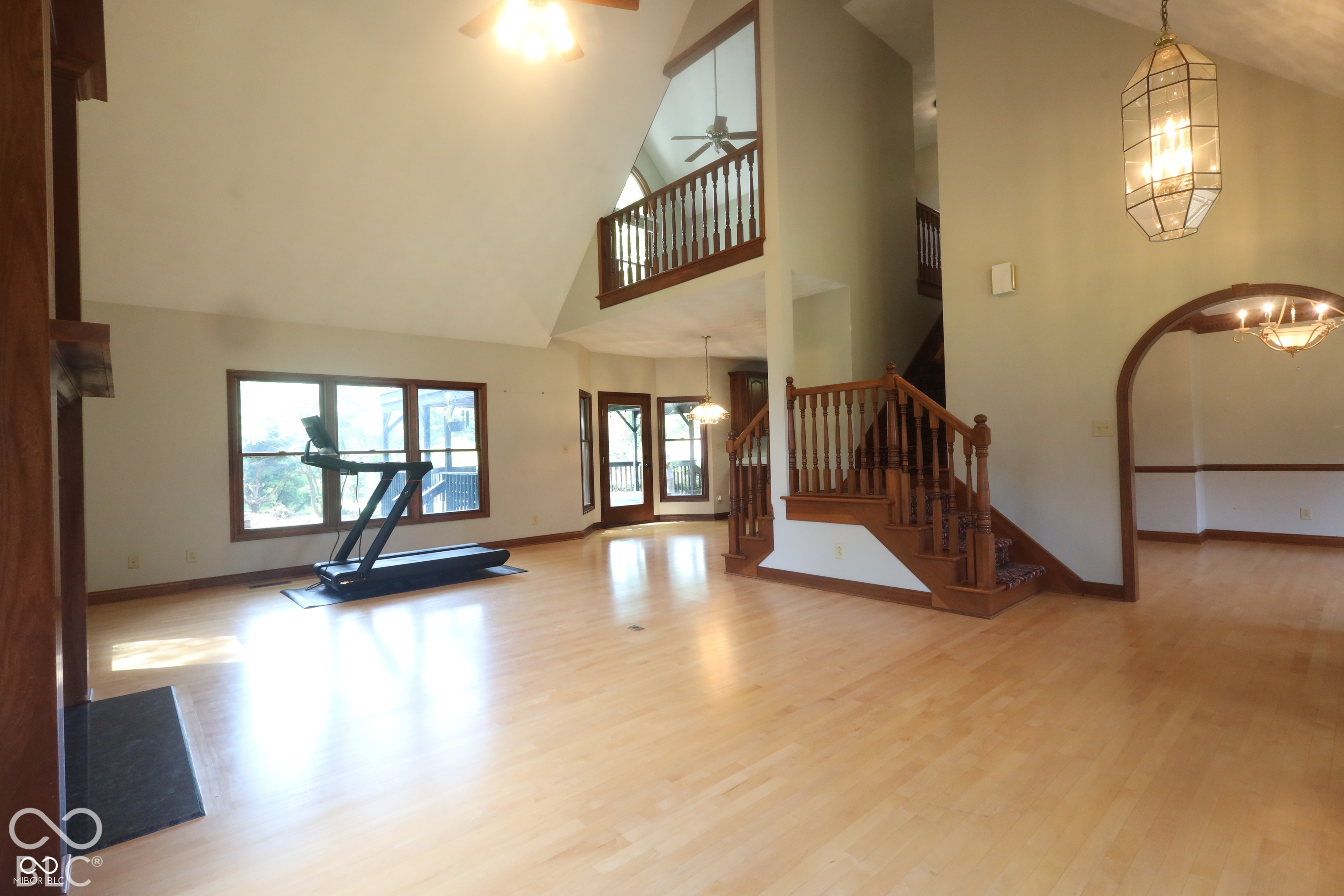 441 W Thompson Road, Indianapolis, IN, 46217 photo 4 of 32
