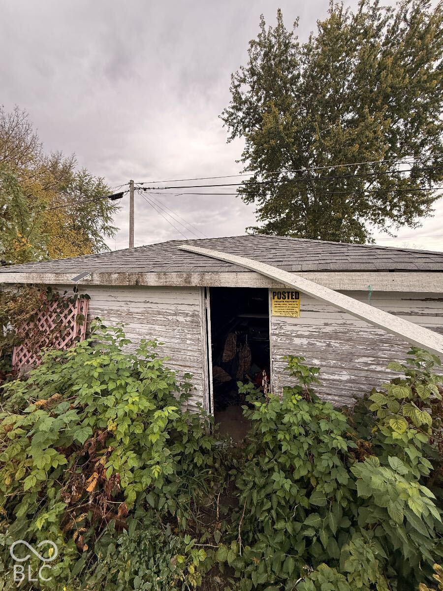 827 Meridian Street, Shelbyville, IN, 46176 photo 4 of 25
