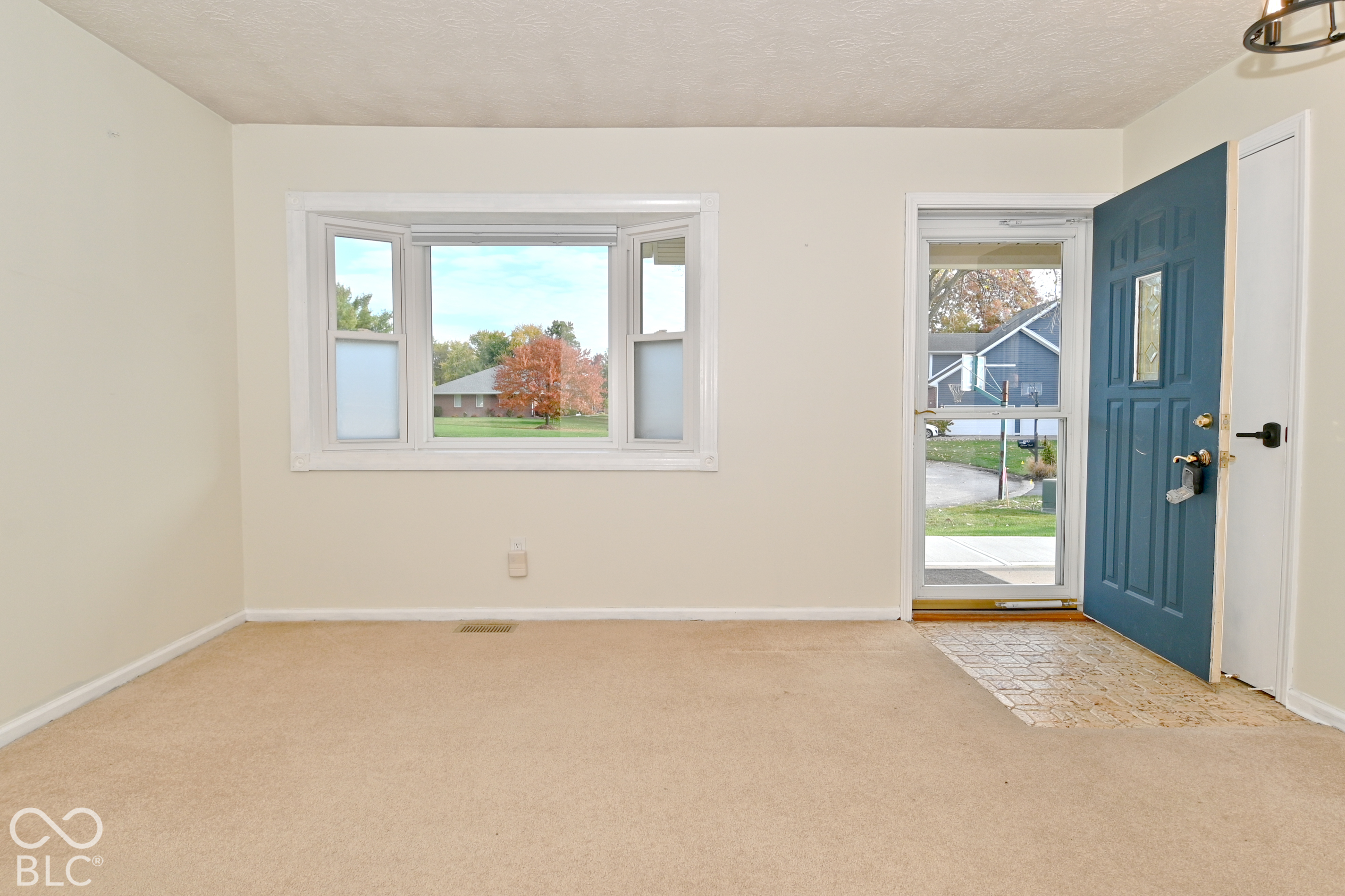9989 Lakewood Circle, Zionsville, IN, 46077 photo 4 of 46