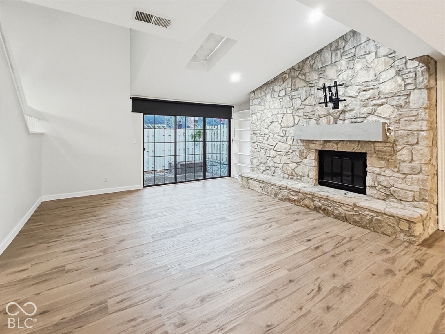 1526 Roanoke Drive, Zionsville, IN, 46077 photo 4 of 26