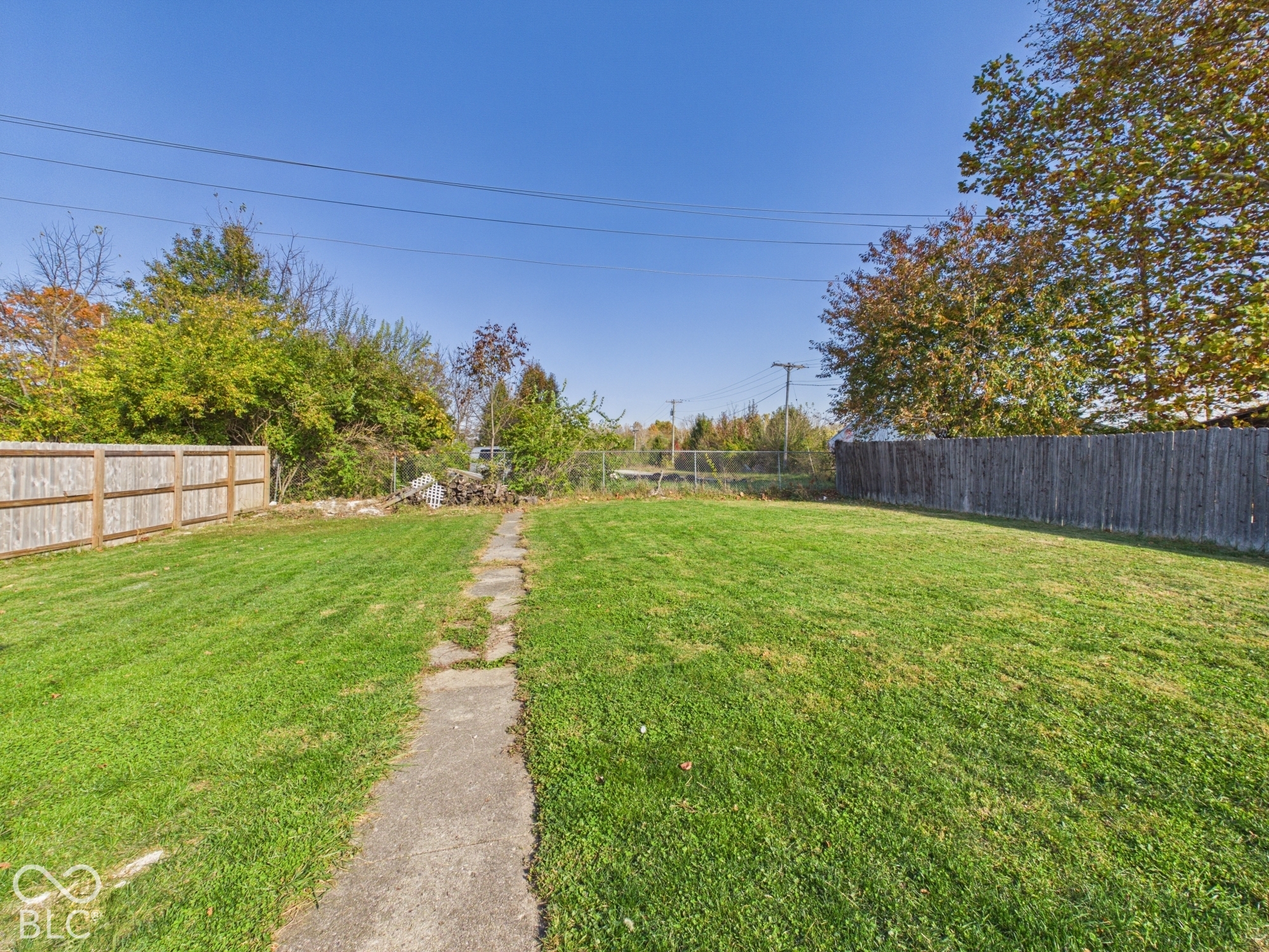 230 W Vinyard Street, Anderson, IN, 46012 photo 4 of 23