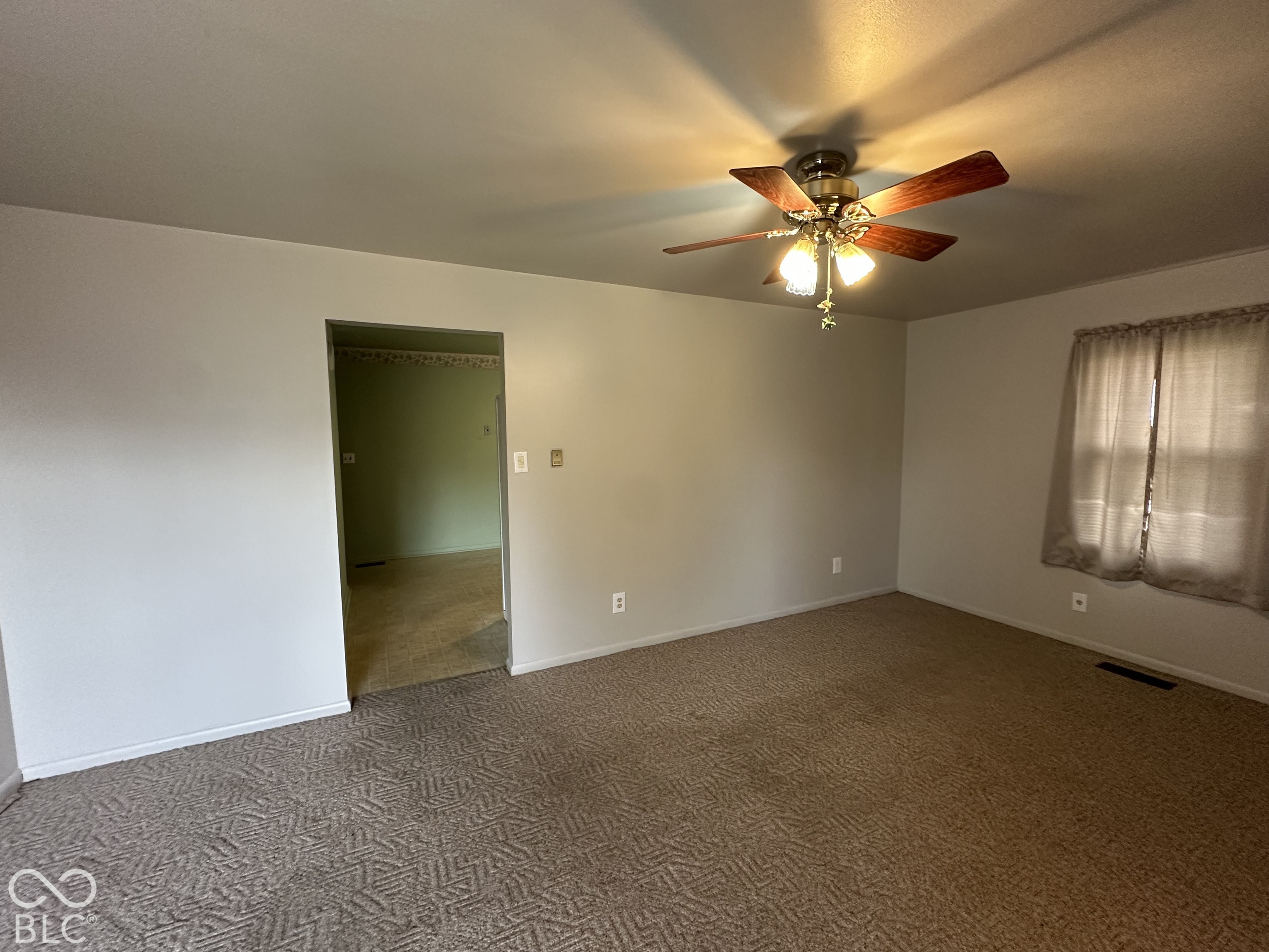 860 E Gray Street, Martinsville, IN, 46151 photo 4 of 35