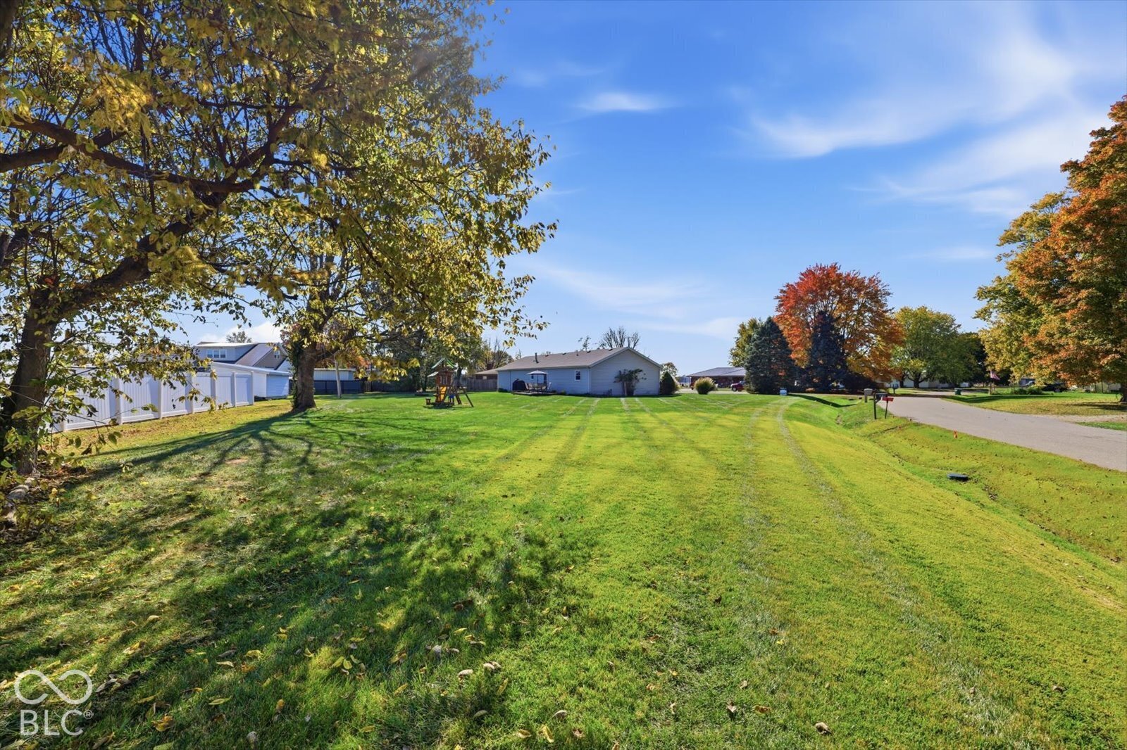 2854 S Oakland Drive, Shelbyville, IN, 46176 photo 4 of 30